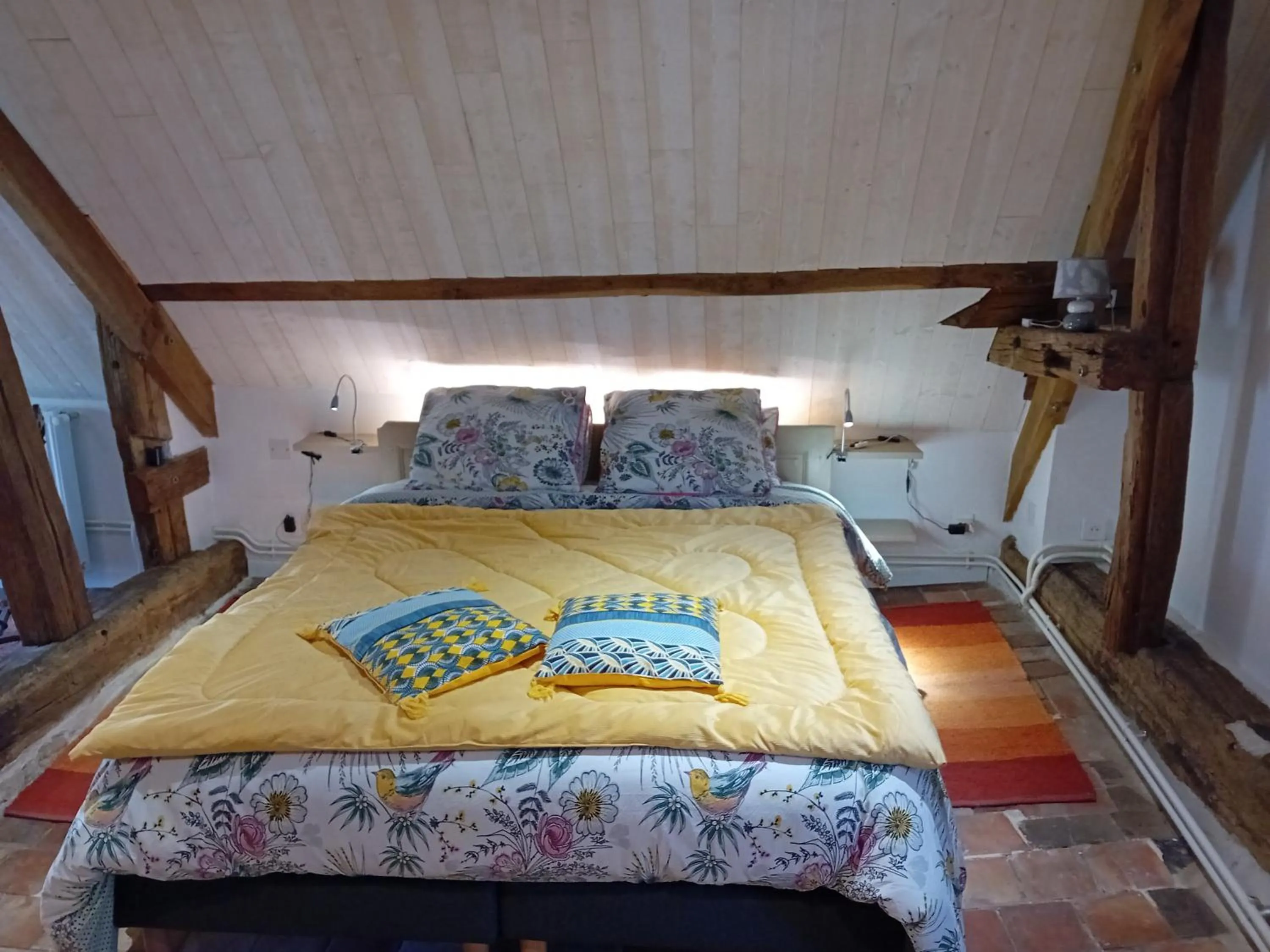 Photo of the whole room, Bed in La Treille