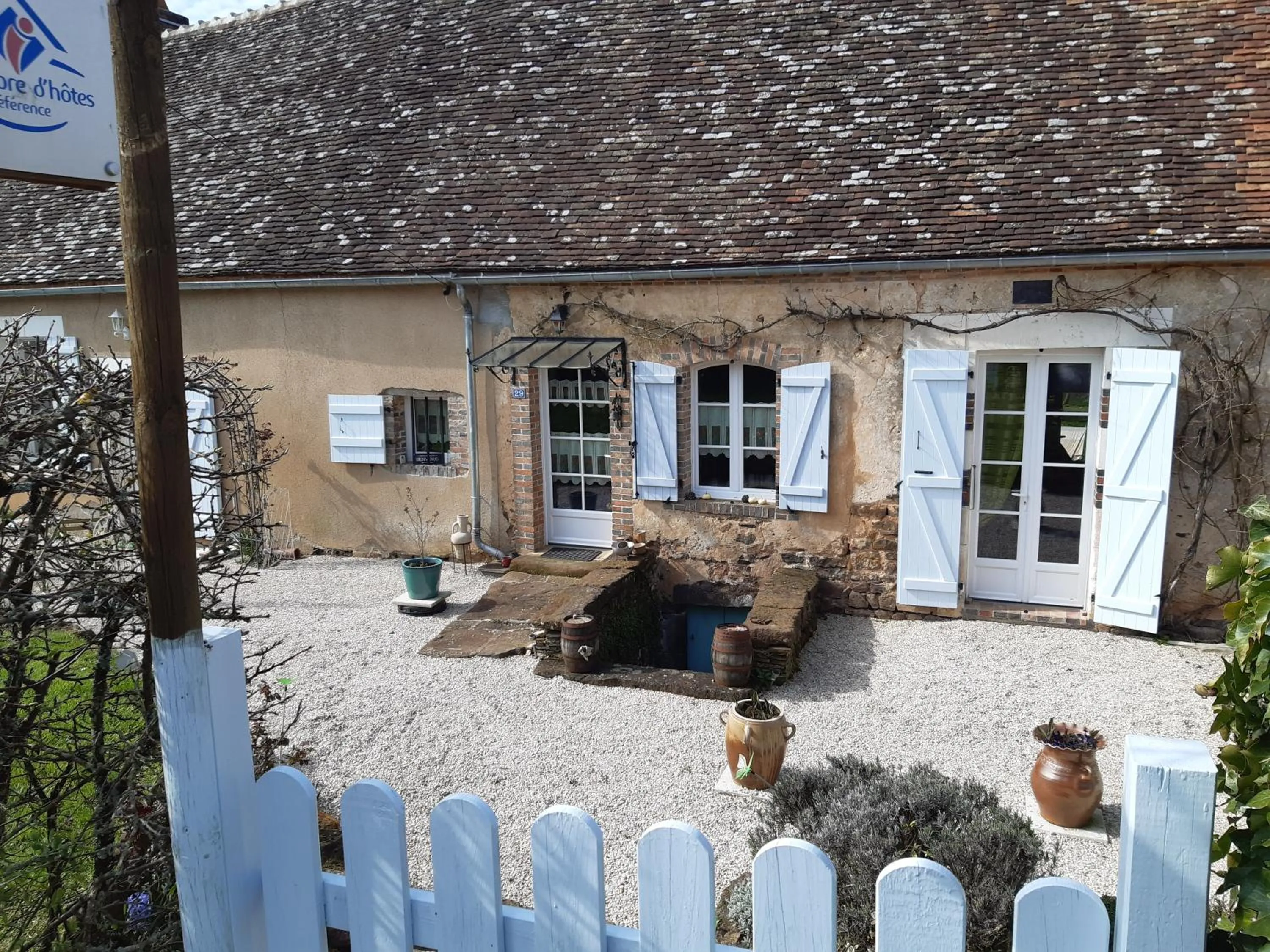 Facade/entrance in La Treille