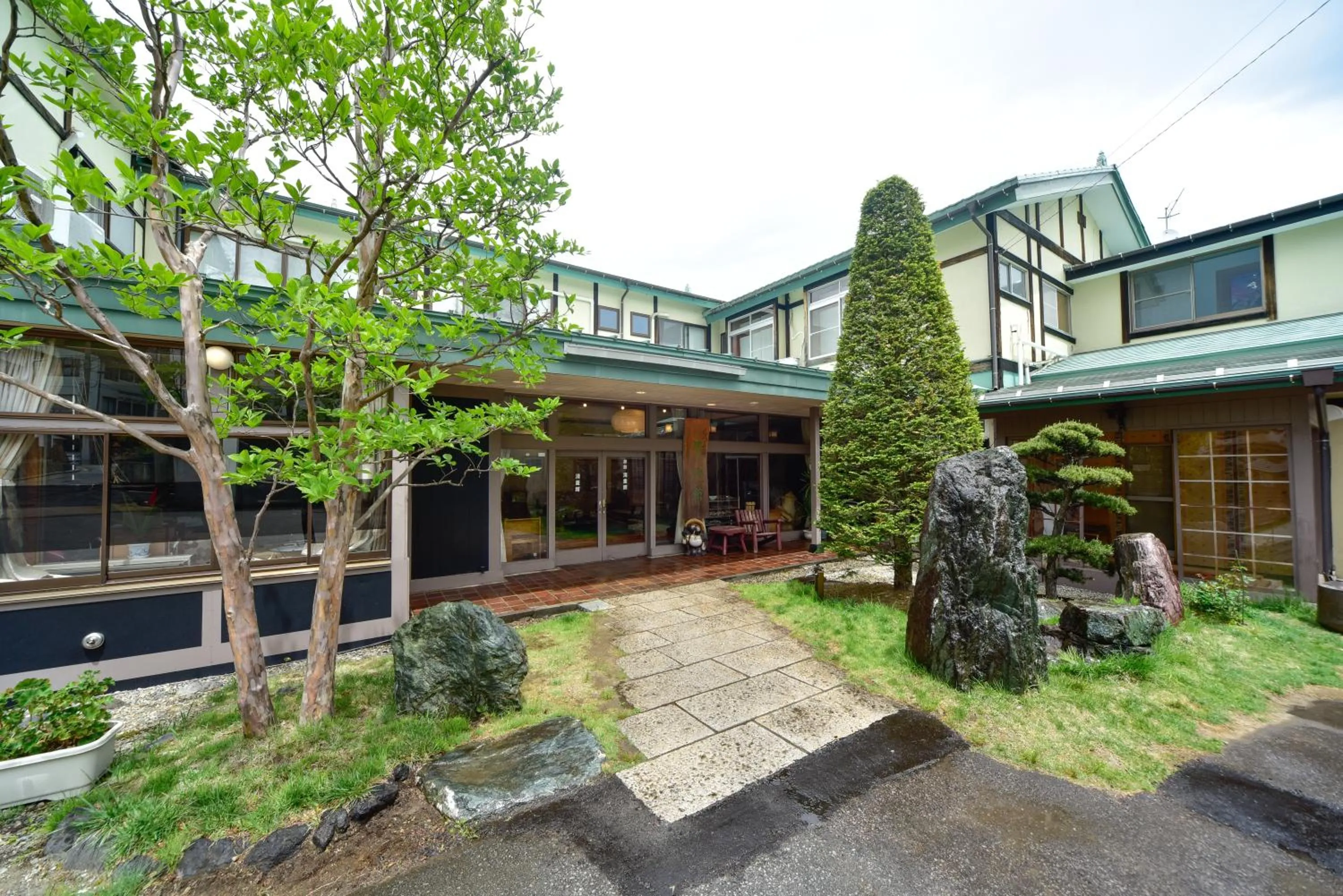 Facade/entrance in くさつのお宿 清重館 Kiyoshigekan 素泊りの宿