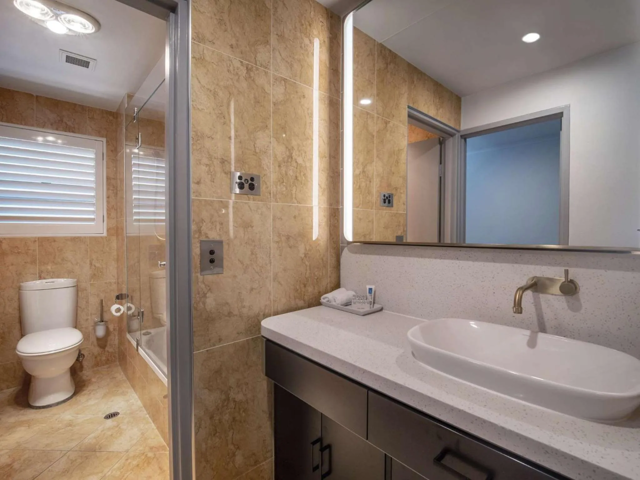 Bathroom in Powerhouse Hotel Tamworth by Rydges