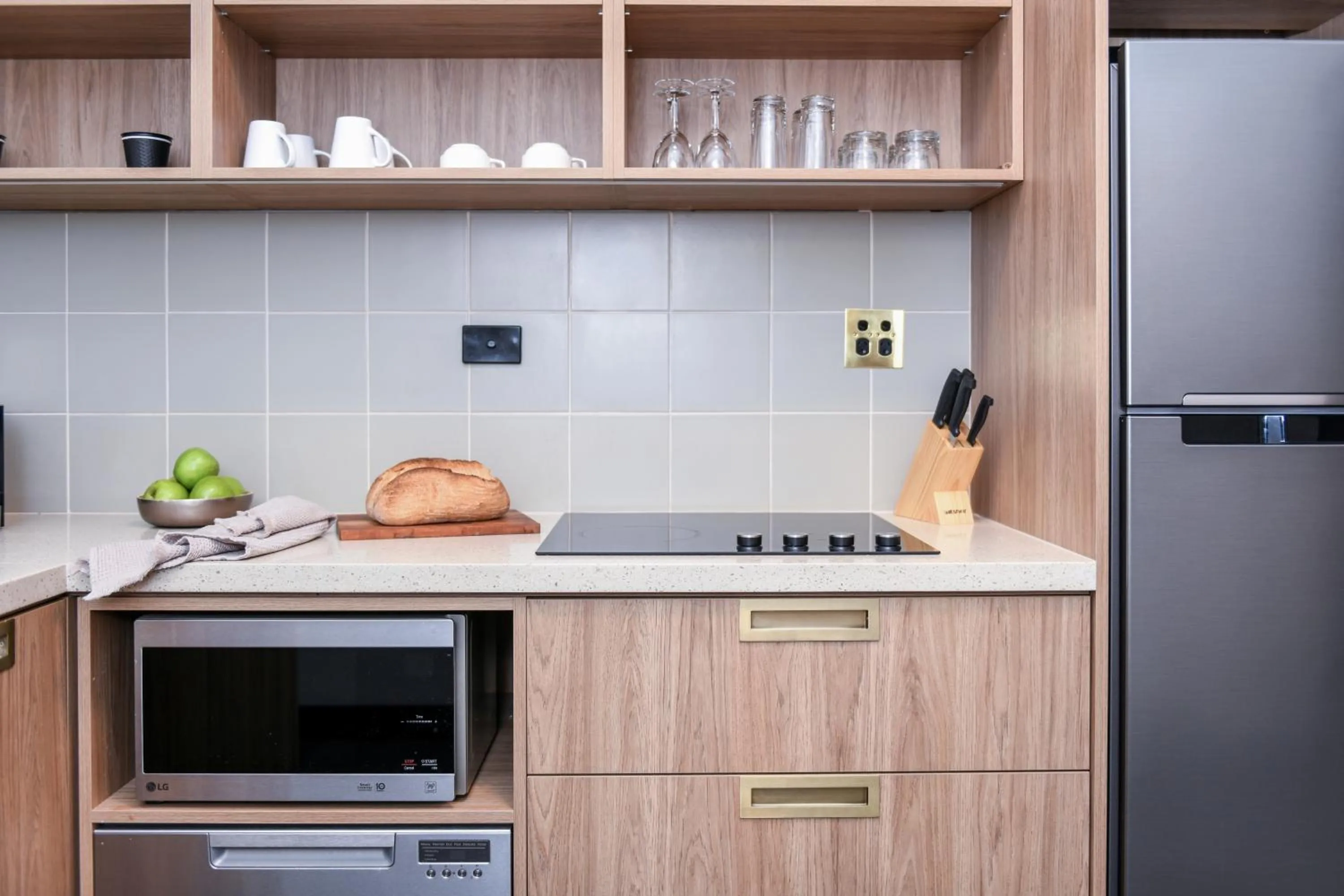 Kitchen or kitchenette in Powerhouse Hotel Tamworth by Rydges