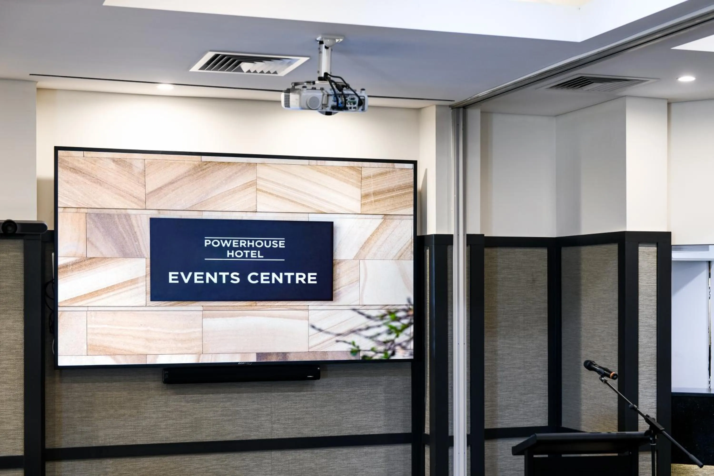 TV and multimedia in Powerhouse Hotel Tamworth by Rydges