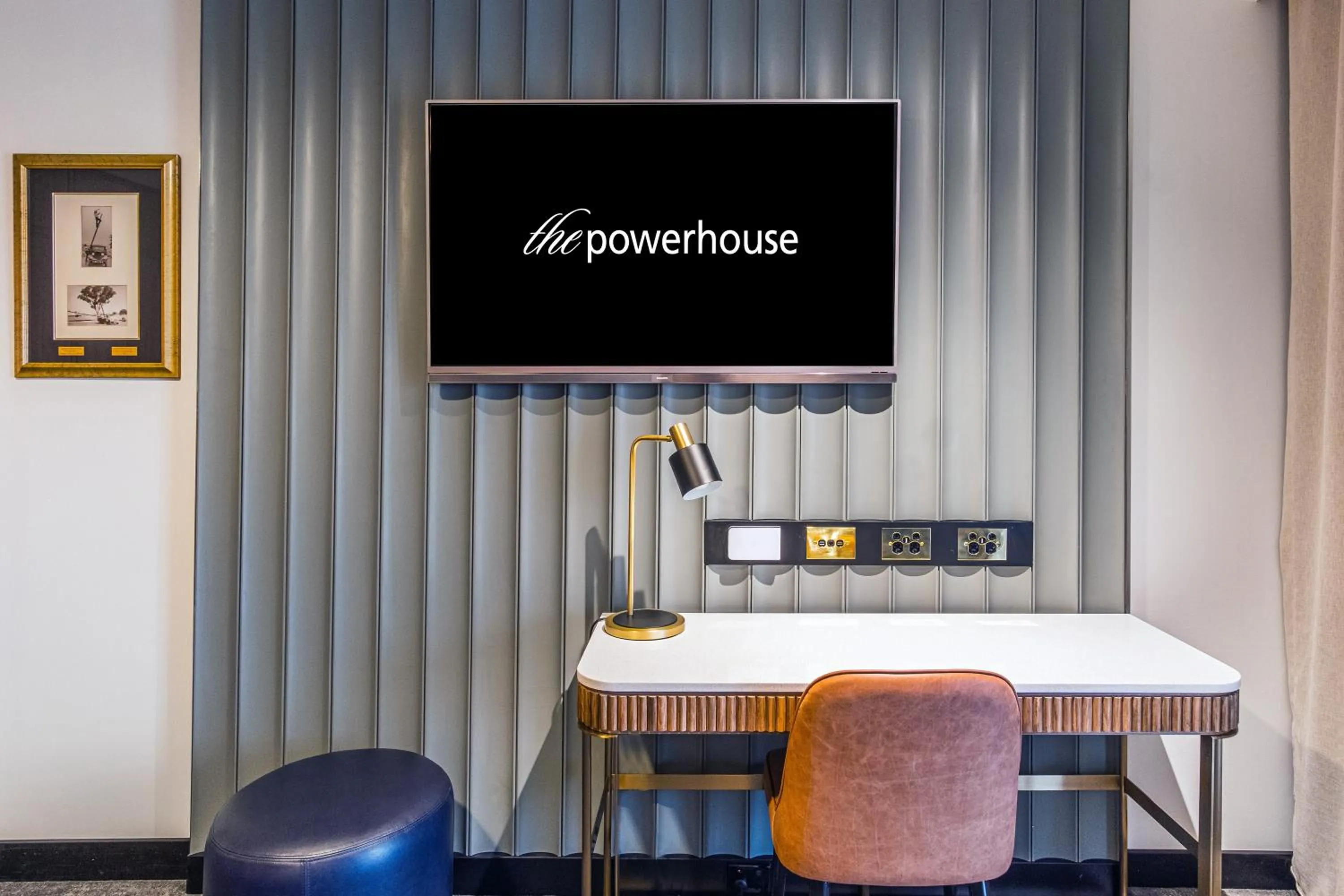 TV and multimedia in Powerhouse Hotel Tamworth by Rydges