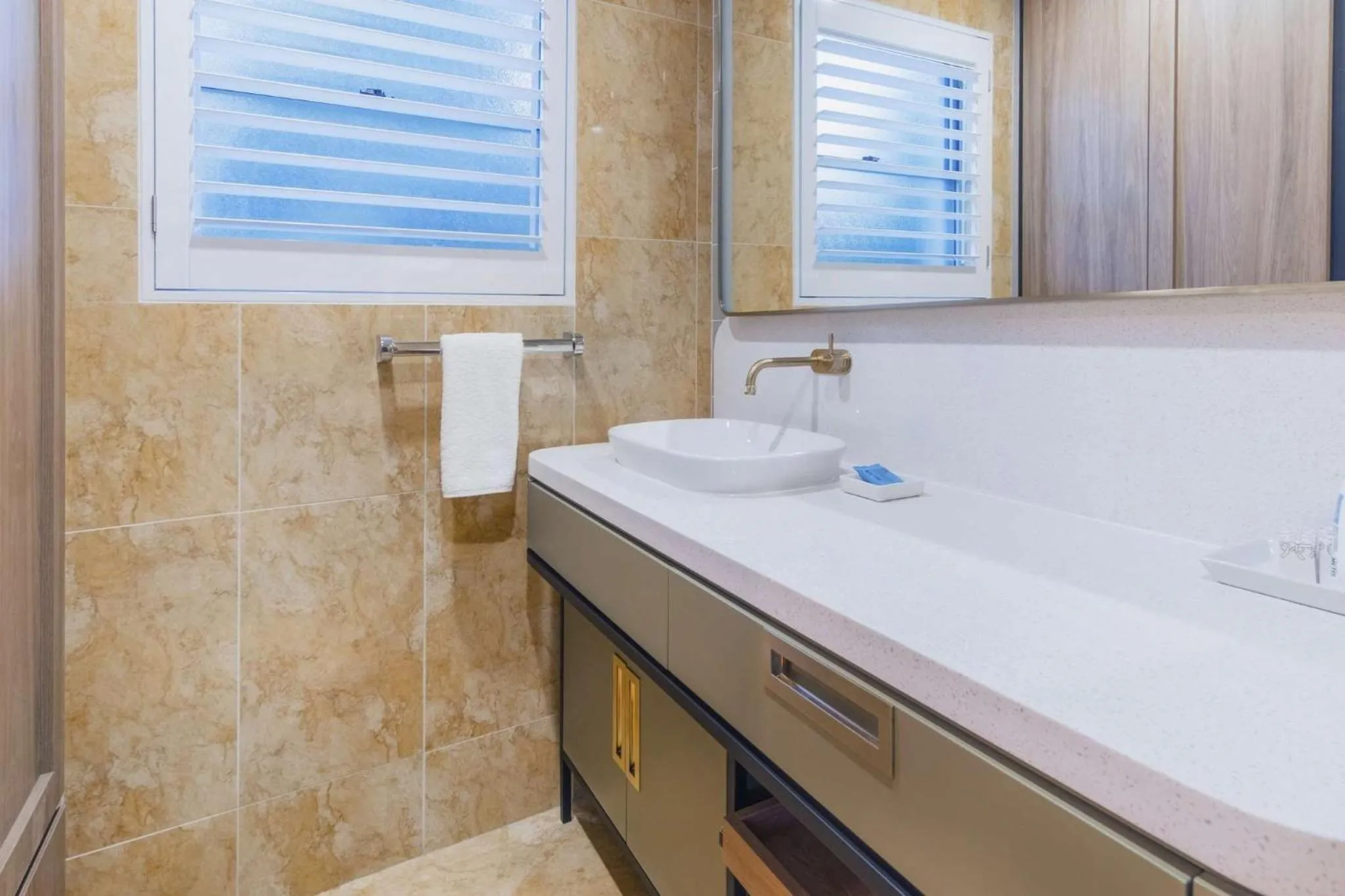 Bathroom in Powerhouse Hotel Tamworth by Rydges