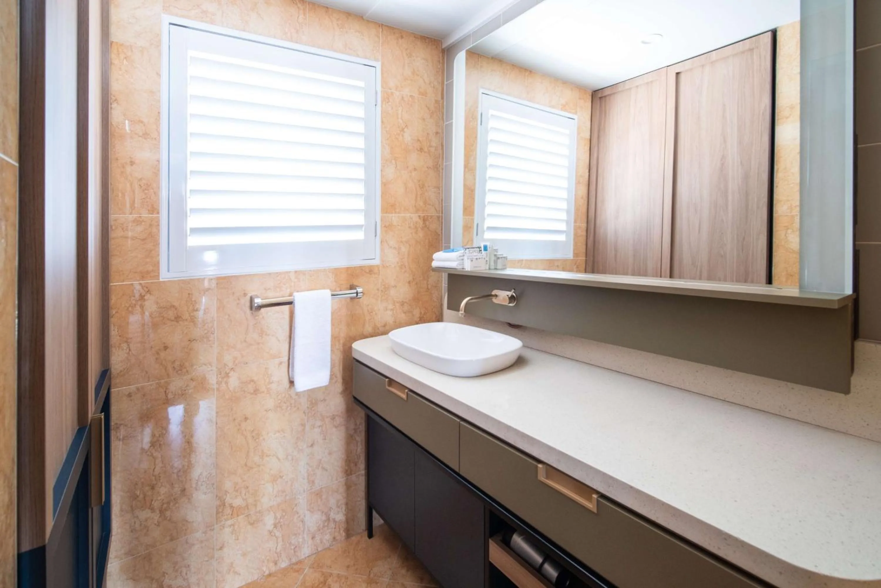 Bathroom in Powerhouse Hotel Tamworth by Rydges