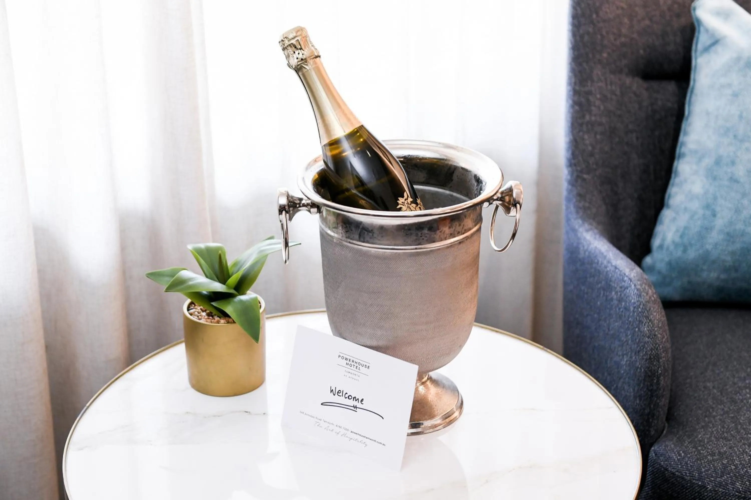 room service in Powerhouse Hotel Tamworth by Rydges