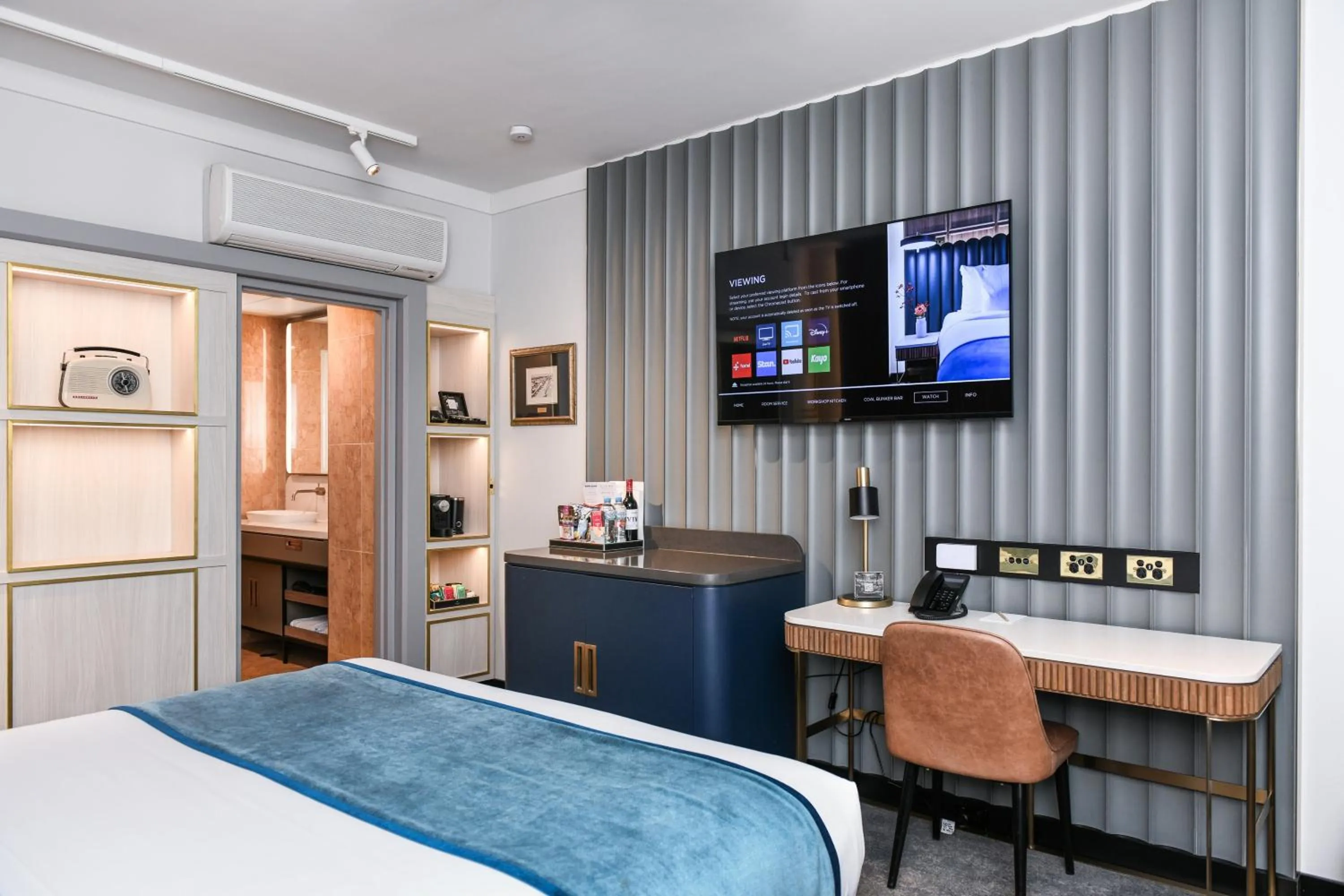 TV and multimedia, Bed in Powerhouse Hotel Tamworth by Rydges