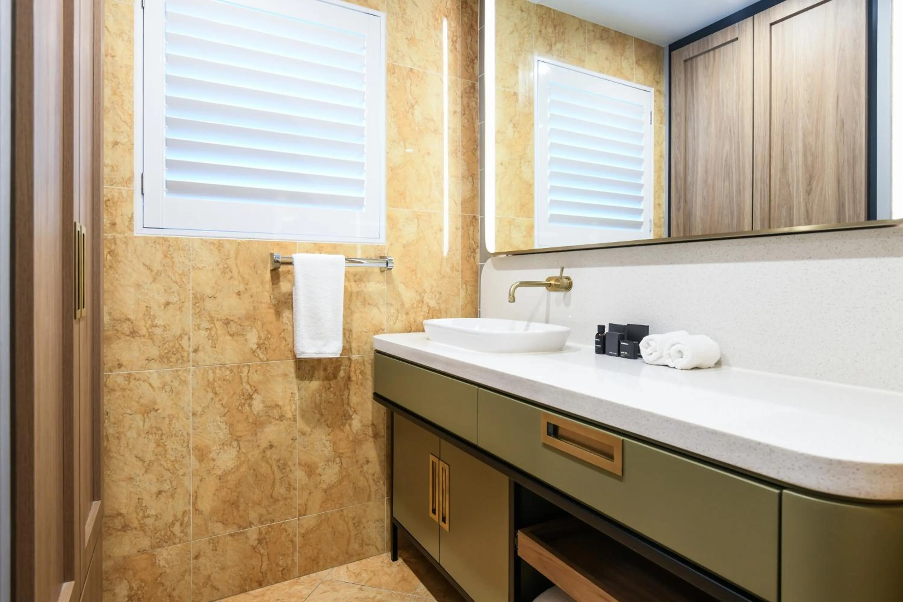 Bathroom in Powerhouse Hotel Tamworth by Rydges