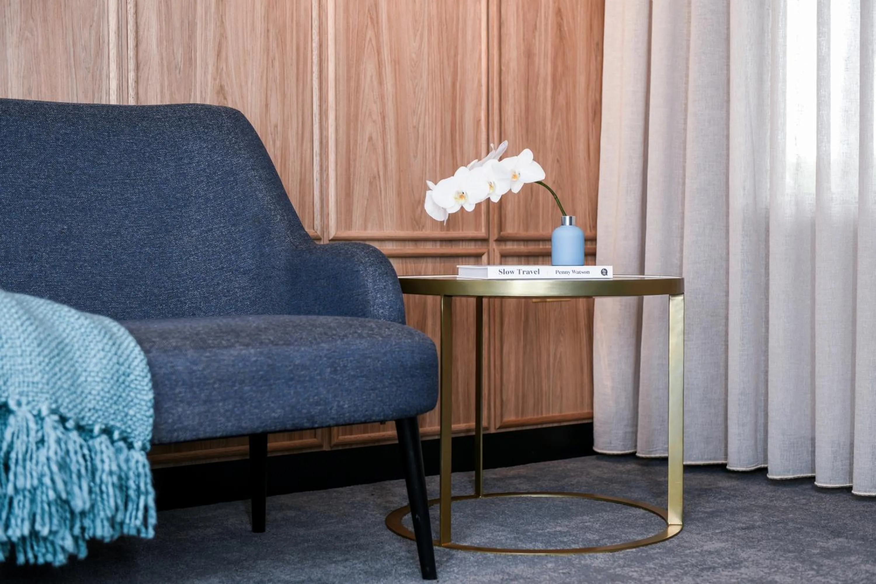 Living room in Powerhouse Hotel Tamworth by Rydges