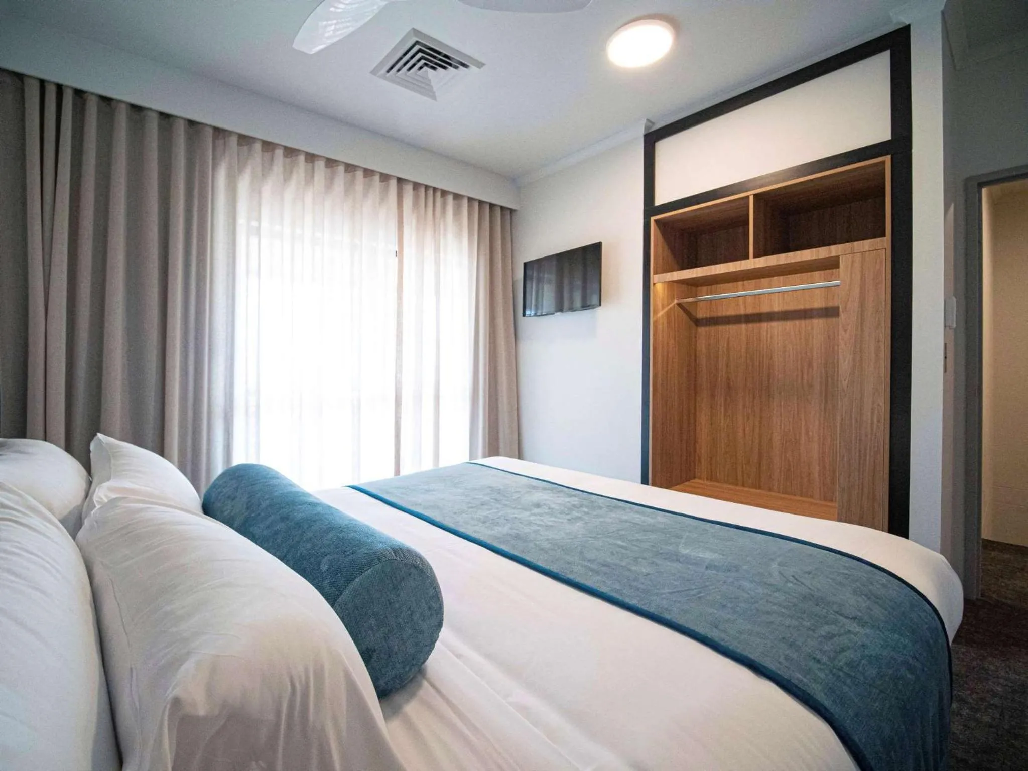 Photo of the whole room, Bed in Powerhouse Hotel Tamworth by Rydges