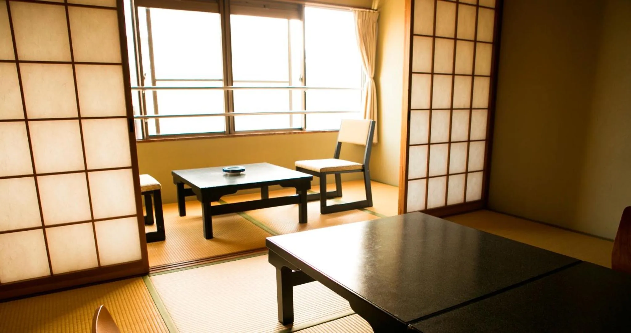 Photo of the whole room in Nara Hakushikaso