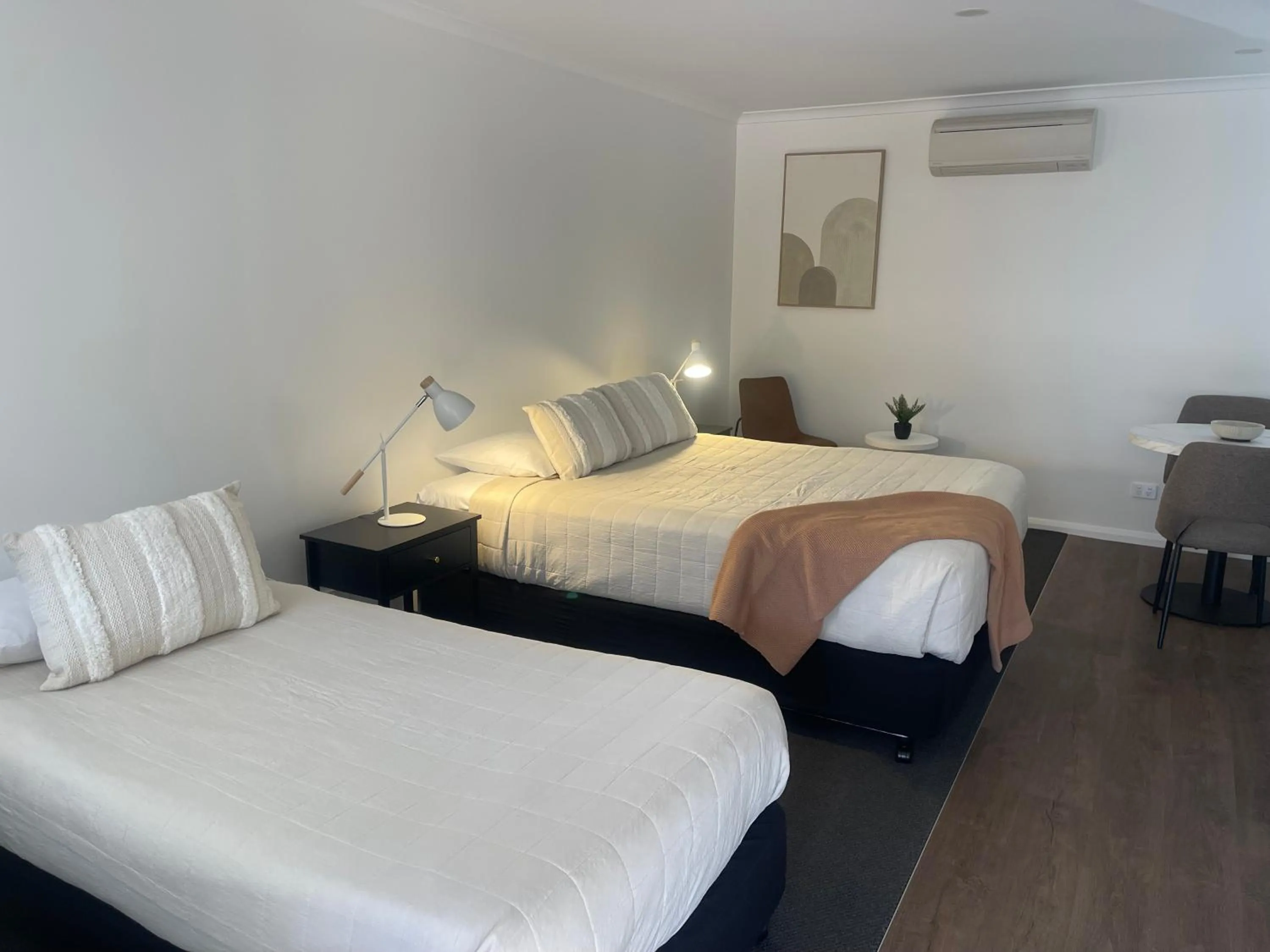 Bed in Estelle Kramer Motel