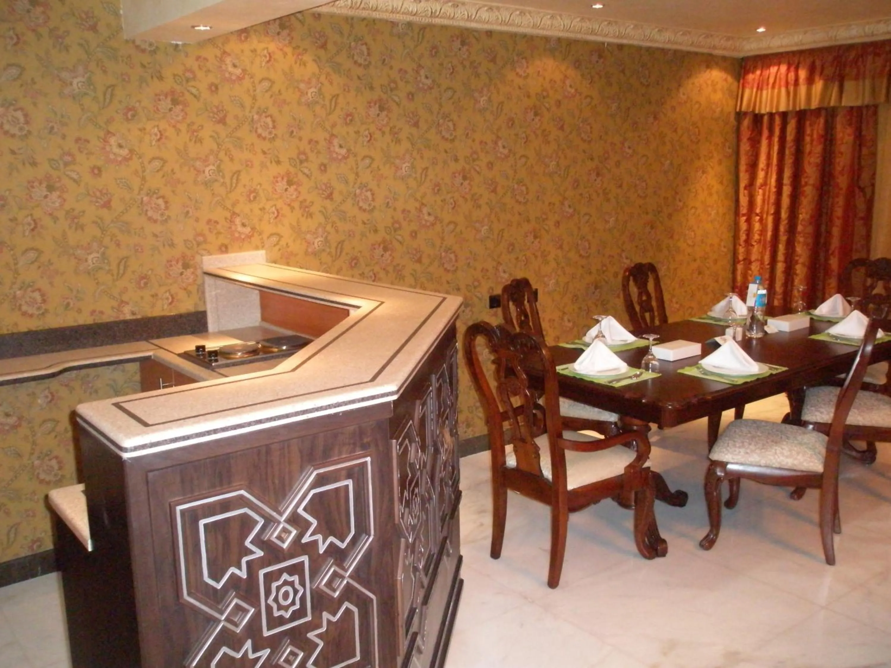 Dining area in Ruve Al Madinah Hotel