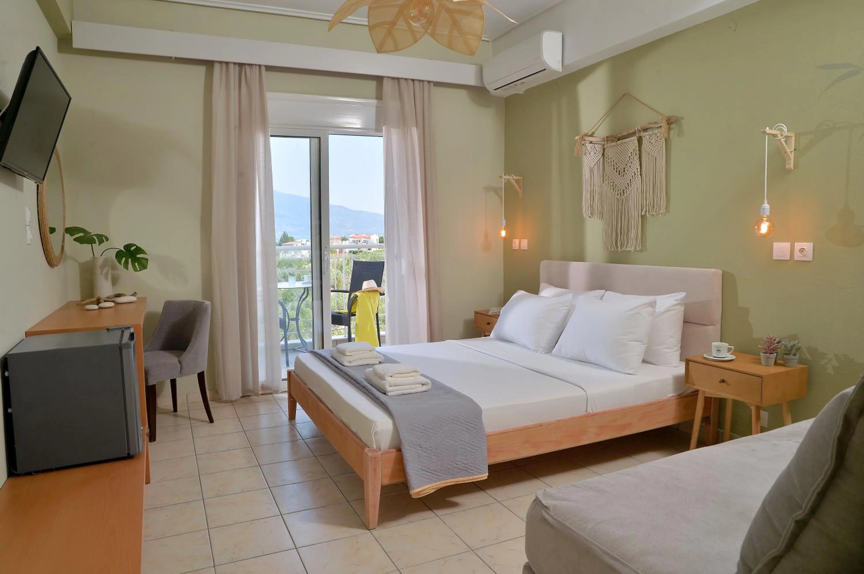 Garden, Bed in Hotel Kalloni