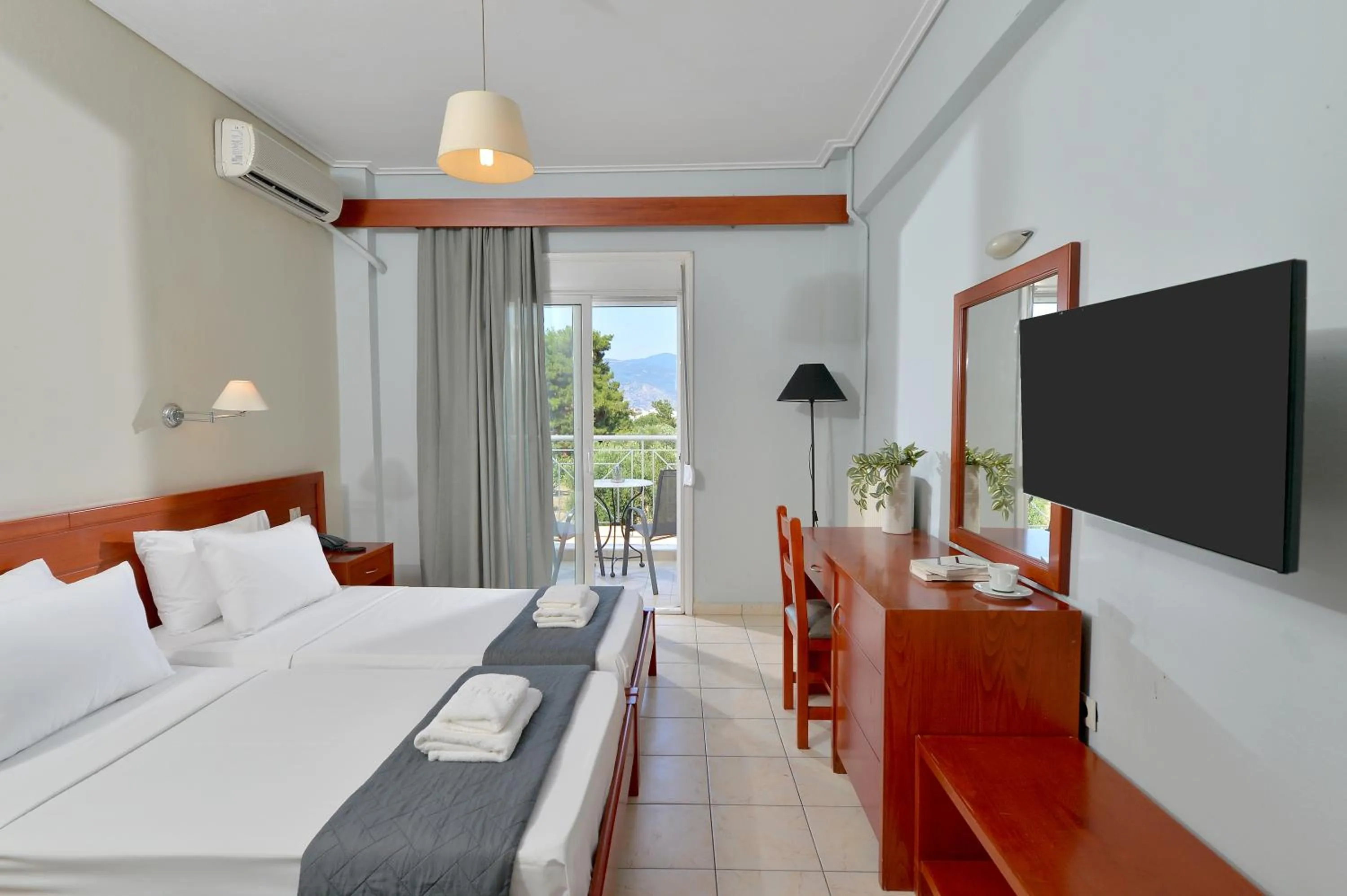 Bed in Hotel Kalloni