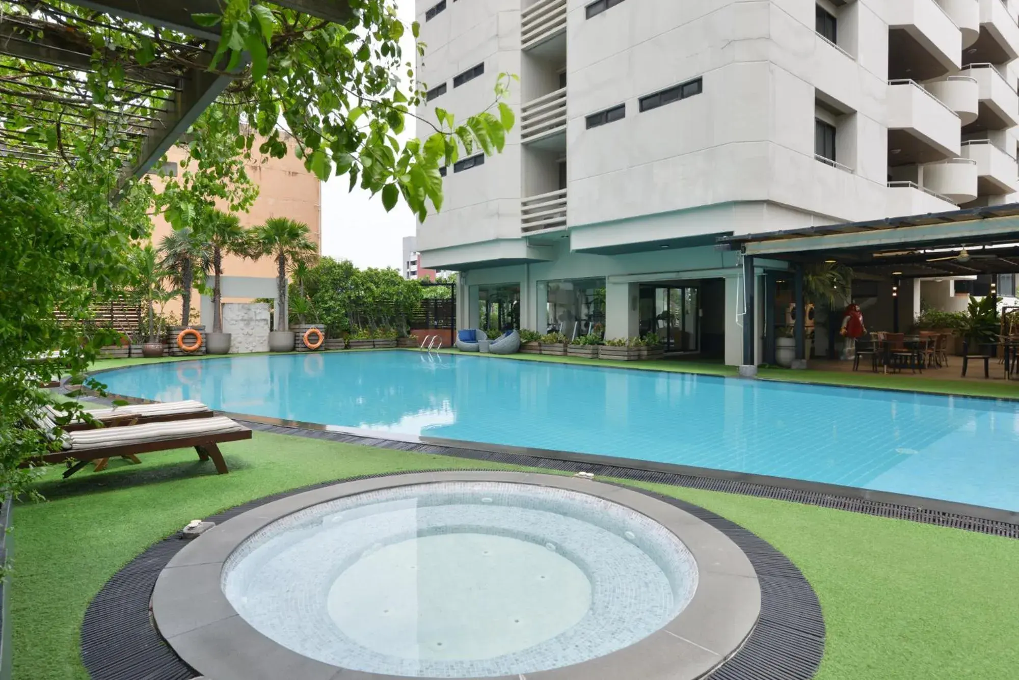 Swimming pool in Abloom Exclusive Serviced Apartments Swimming pool in Abloom Exclusive Serviced Apartments