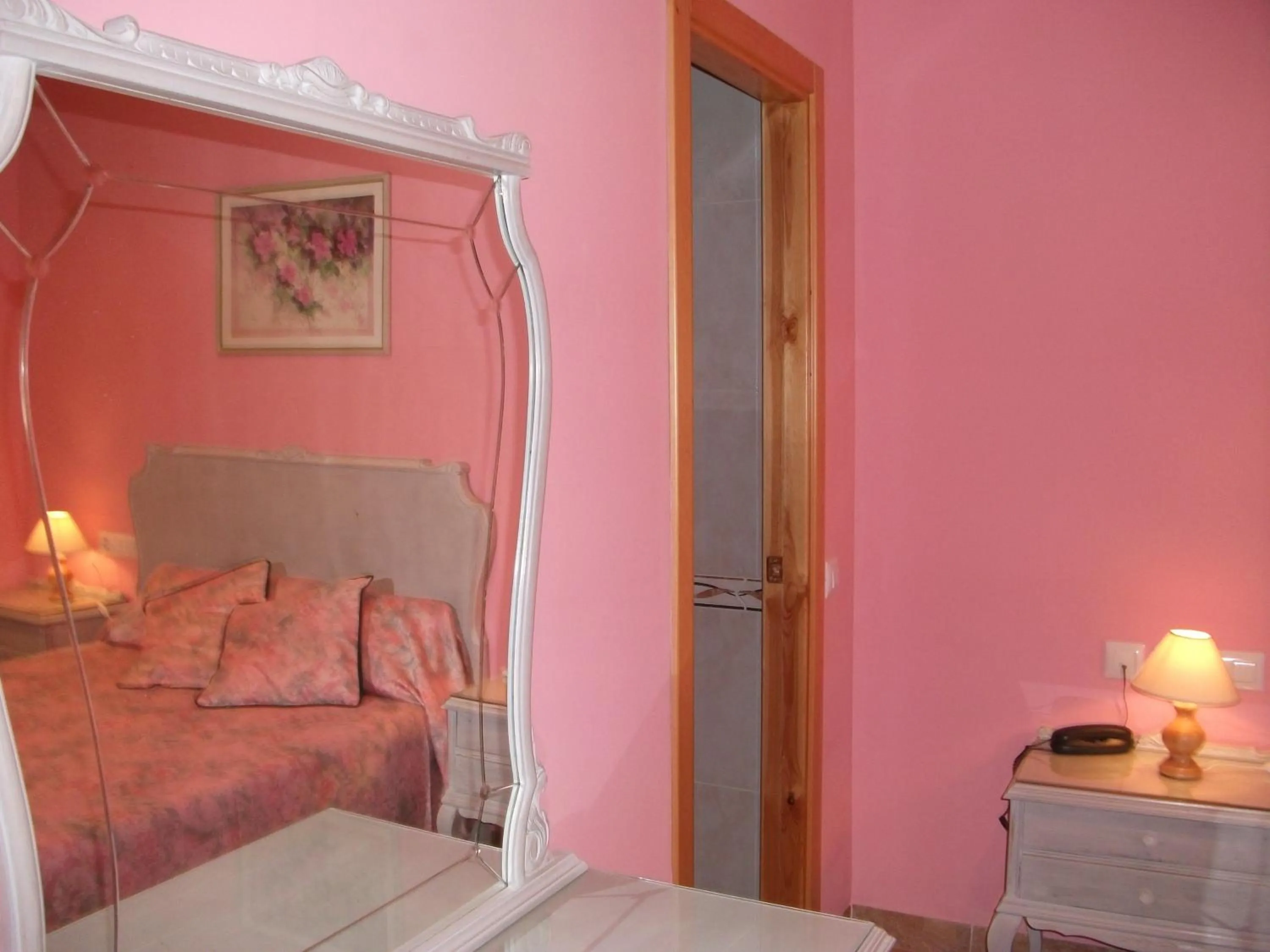 Photo of the whole room, Bed in Nou Casablanca