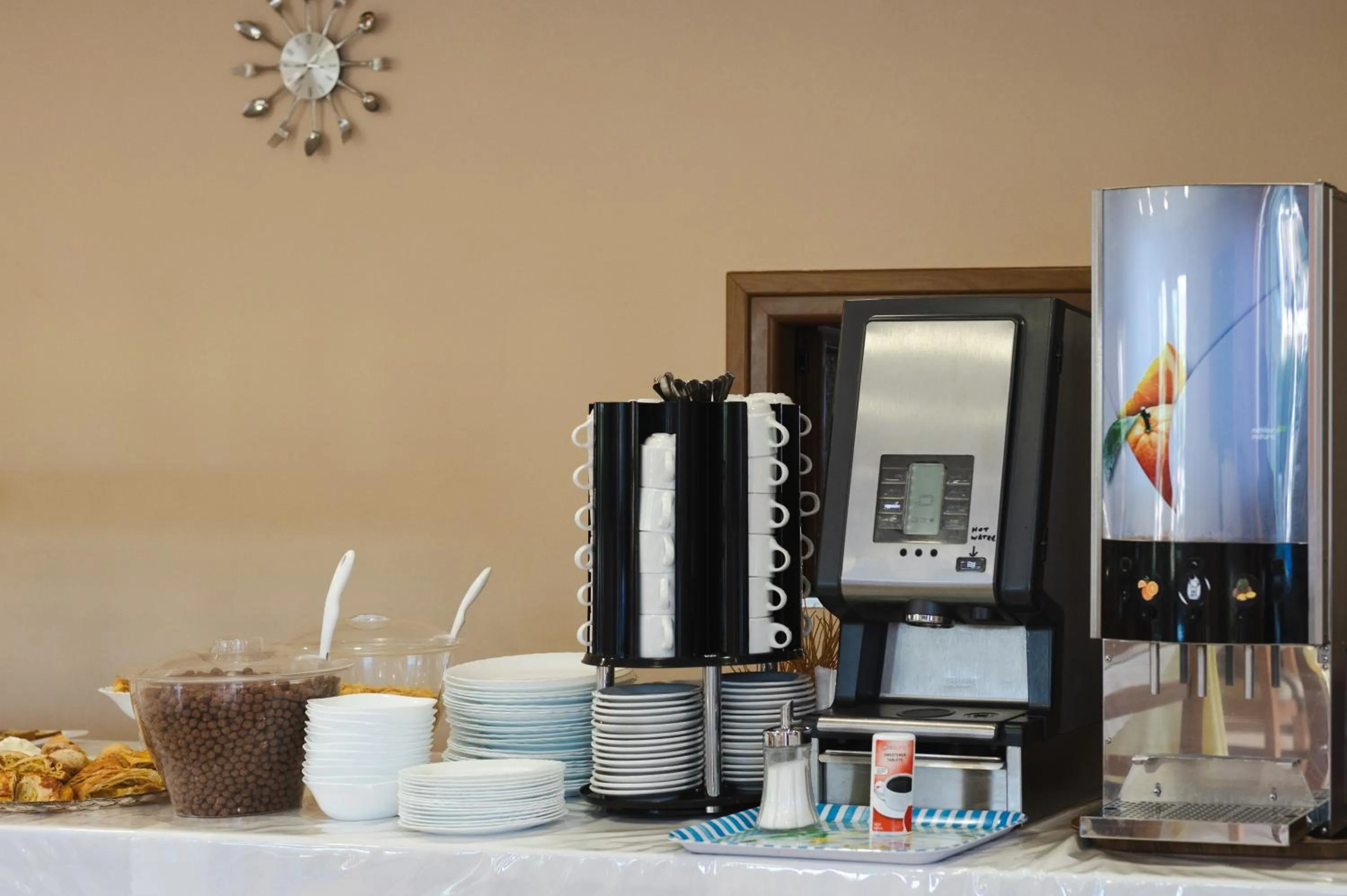 Coffee/tea facilities in Village Inn Studios & Family Apartments