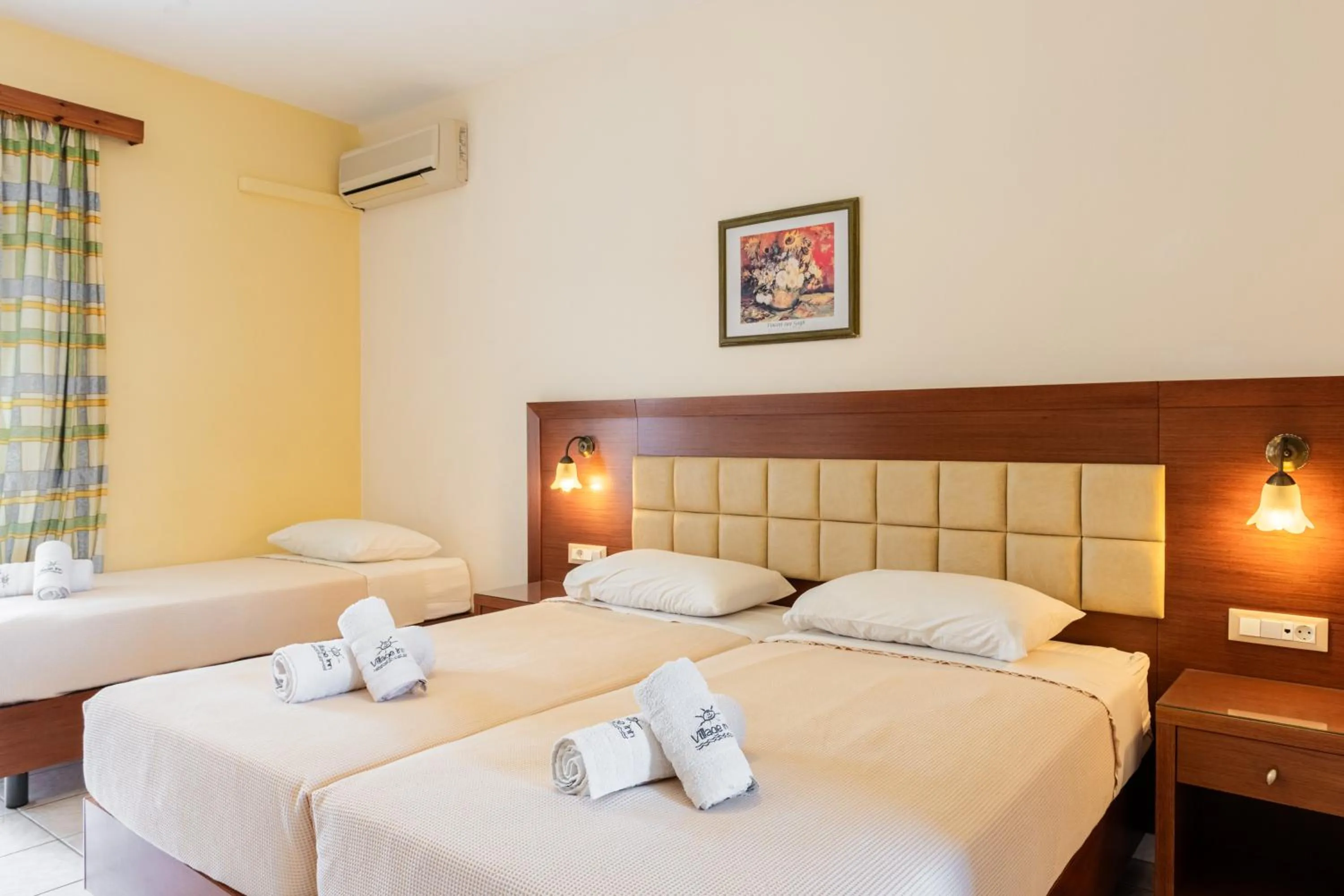 Bed in Village Inn Studios & Family Apartments