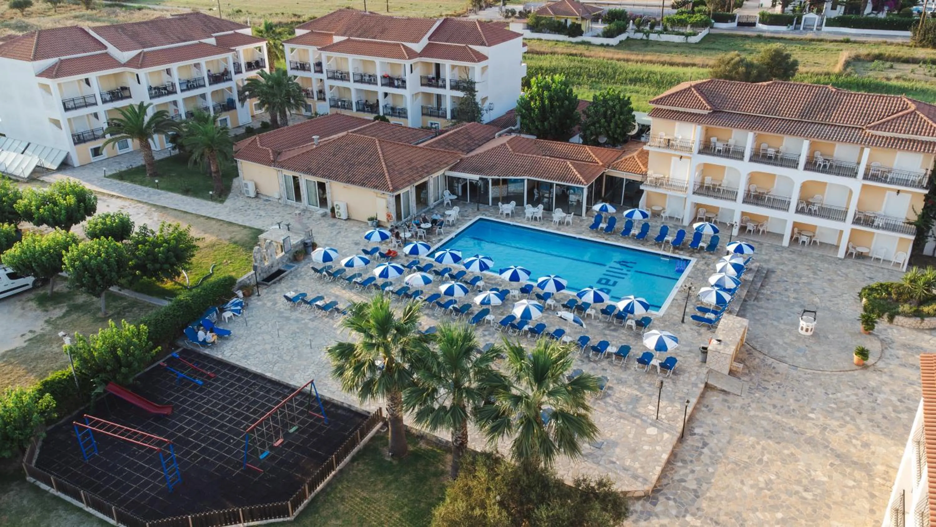 Property building in Village Inn Studios & Family Apartments