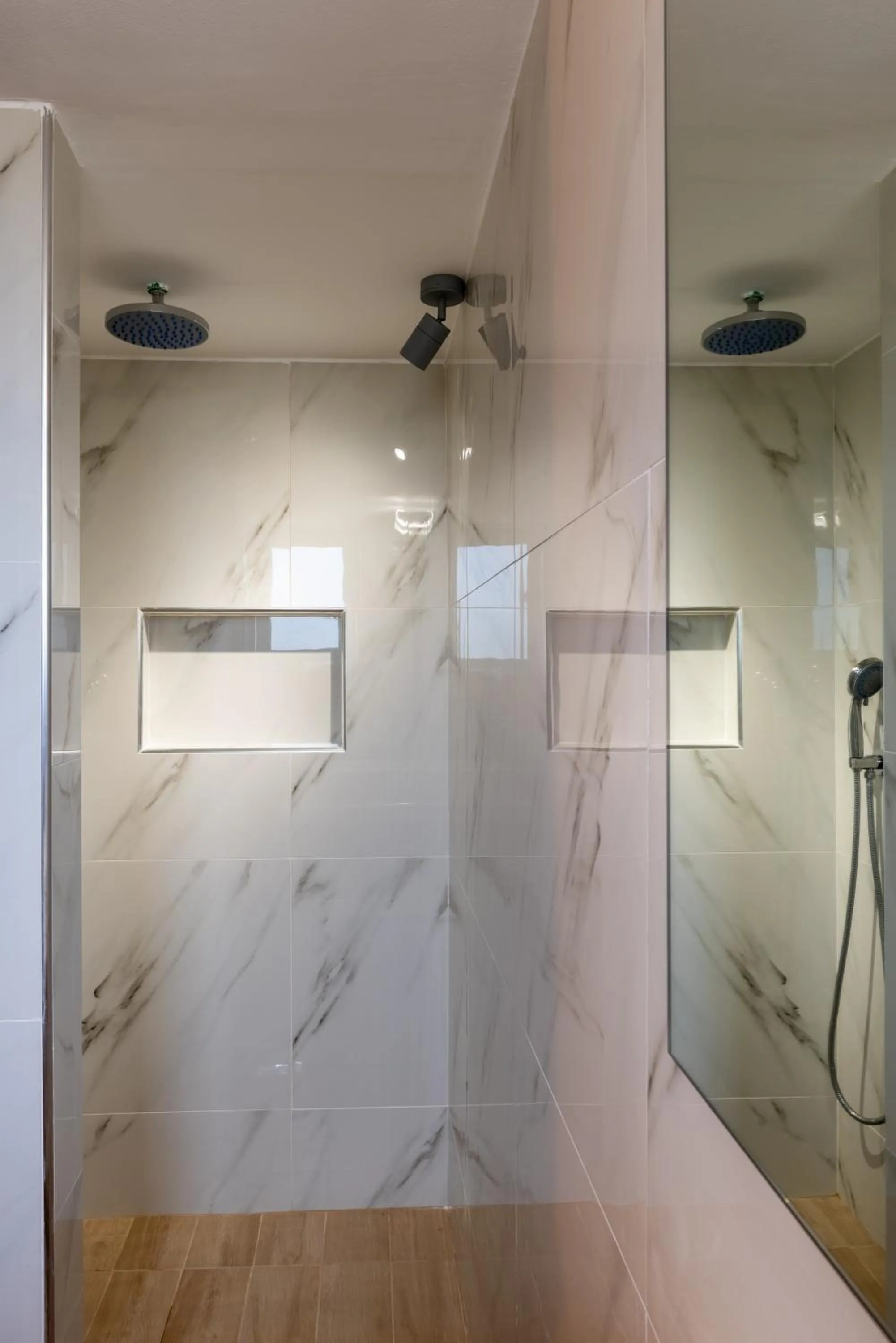 Shower in Village Inn Studios & Family Apartments