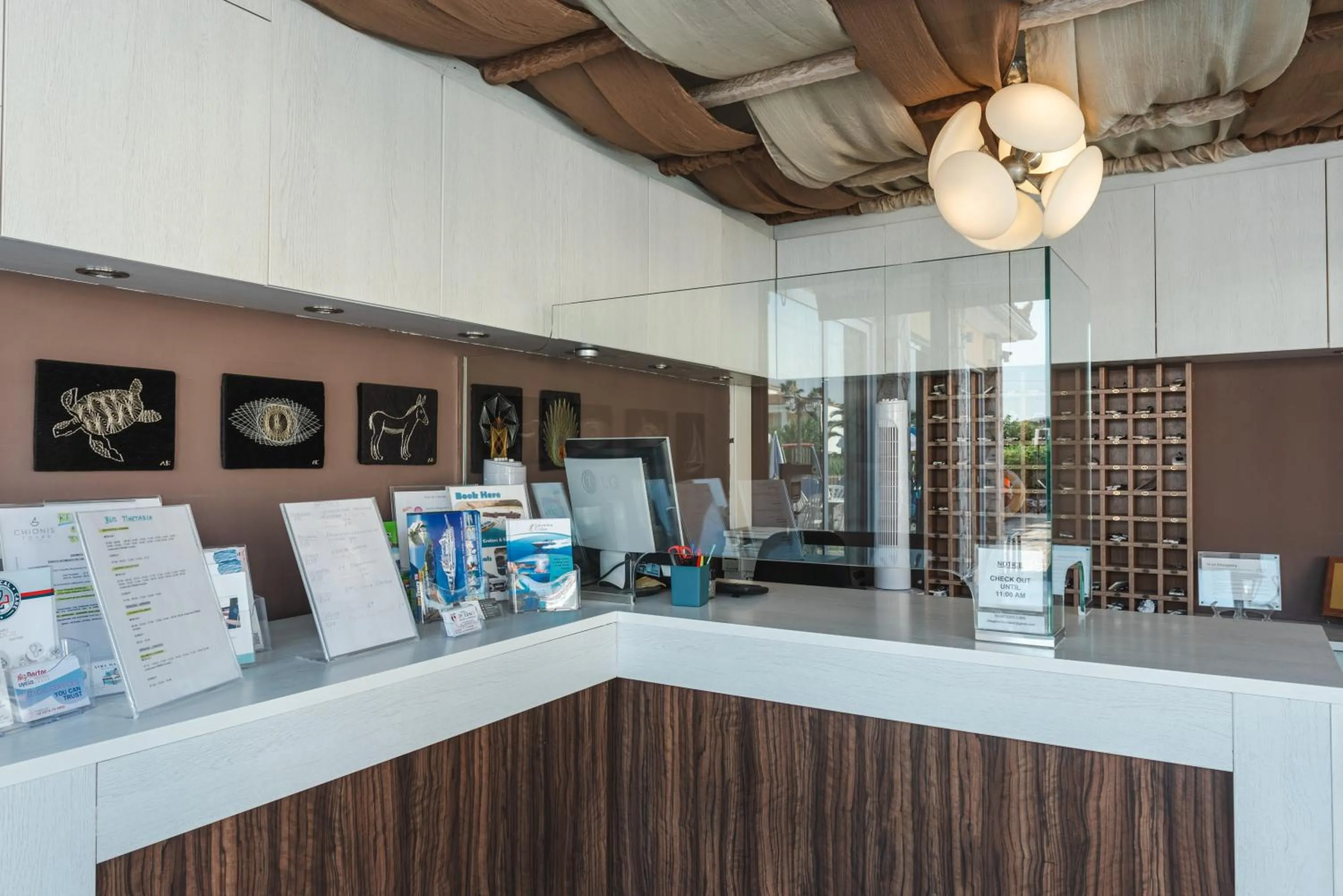 Lobby or reception in Village Inn Studios & Family Apartments