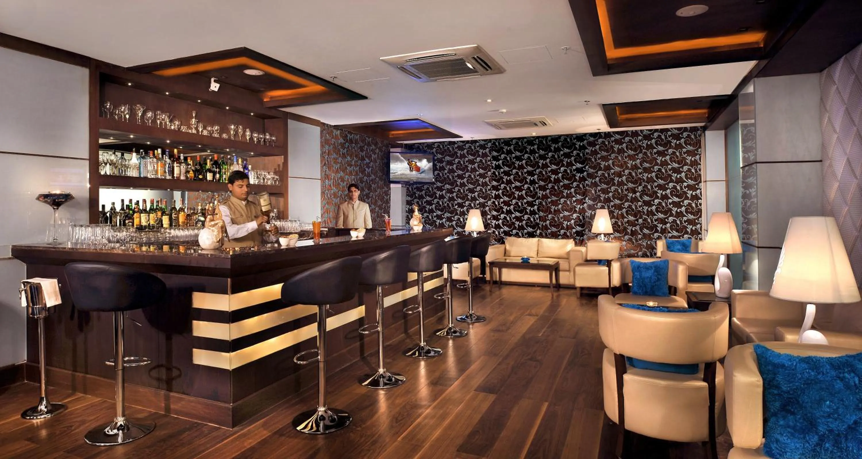 Lounge or bar in Country Inn & Suites by Radisson, Gurugram Sector 12