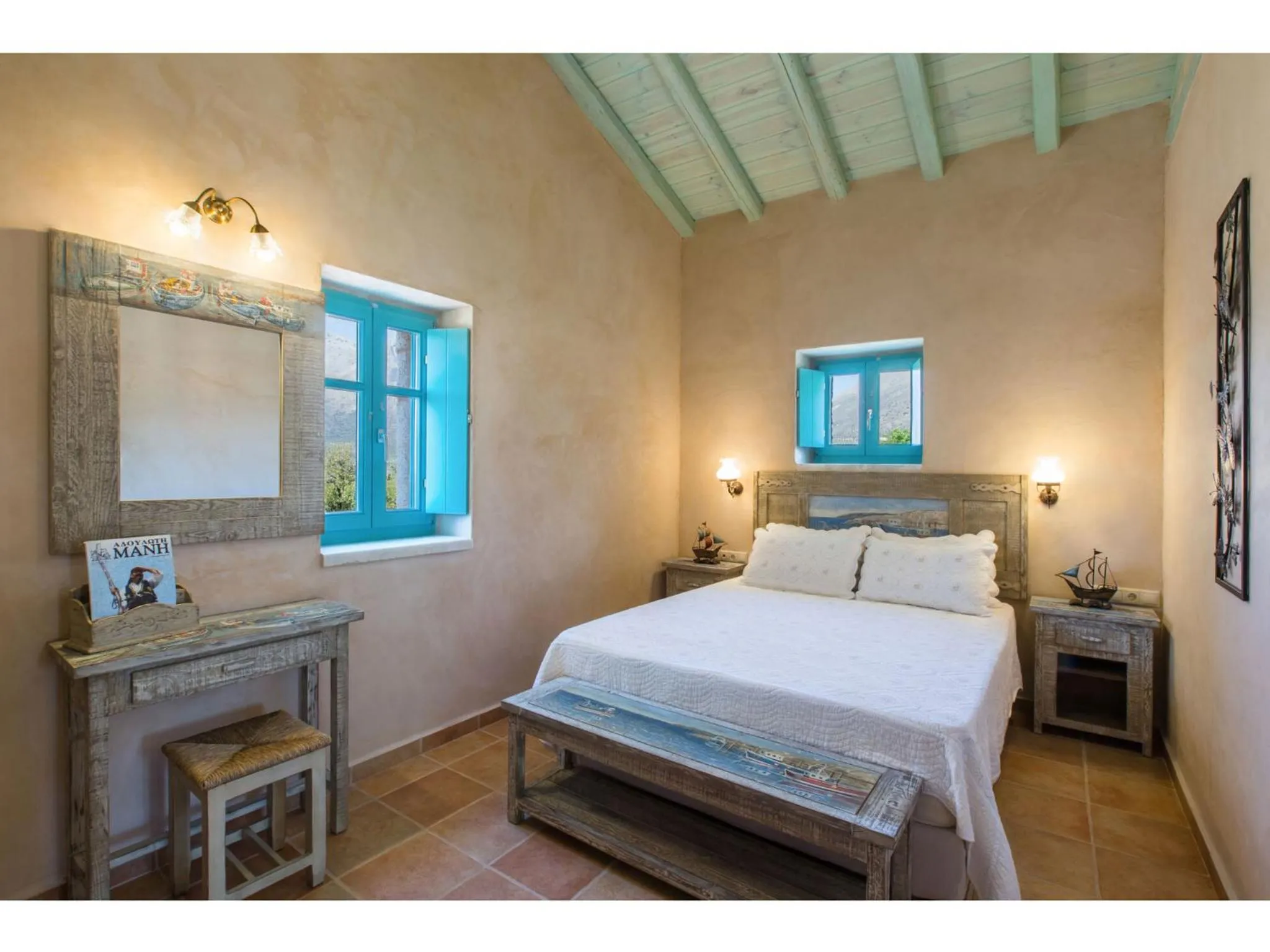 Photo of the whole room, Bed in Pandora