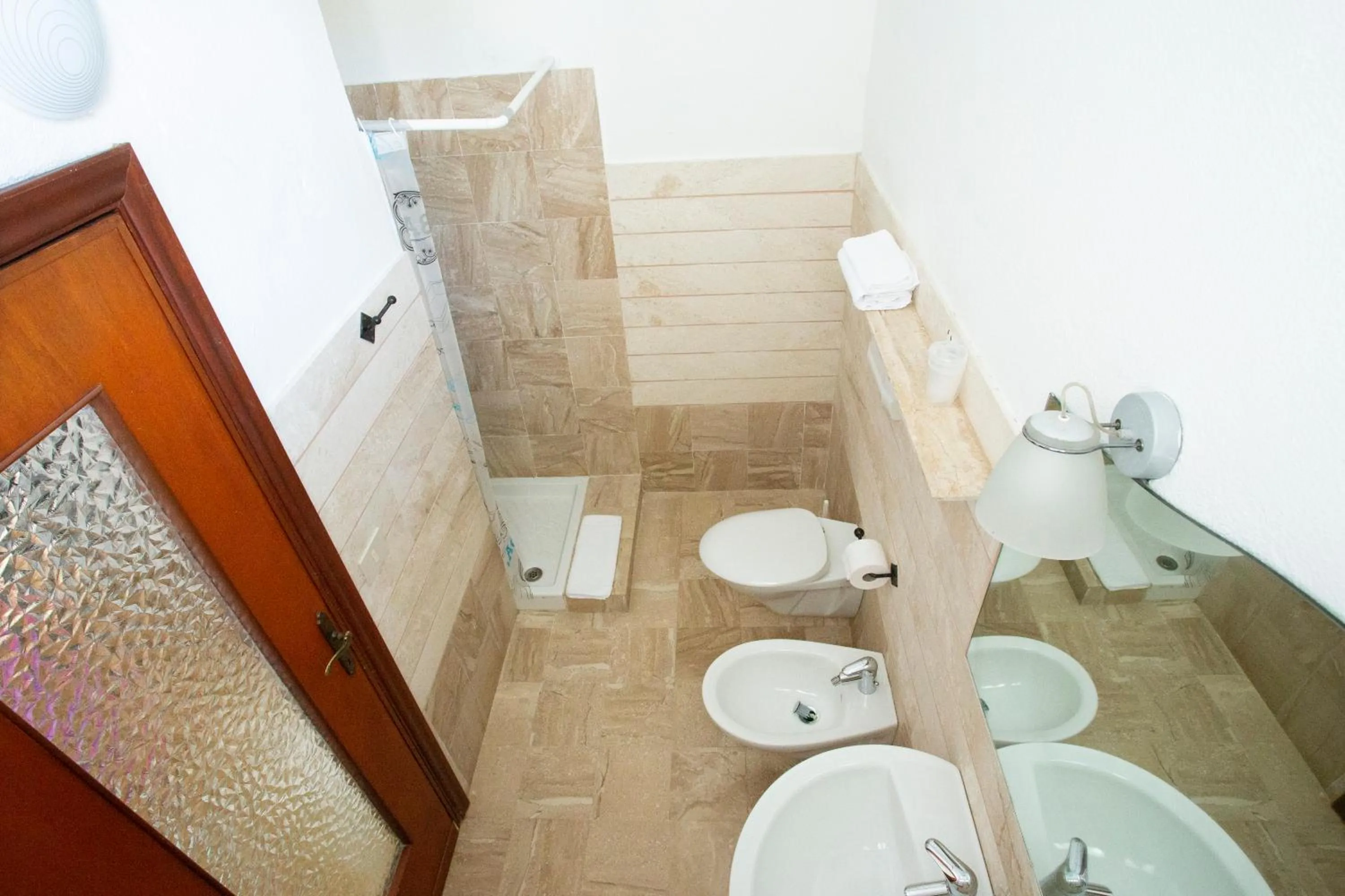 Shower, Bathroom in Hotel Al Faro