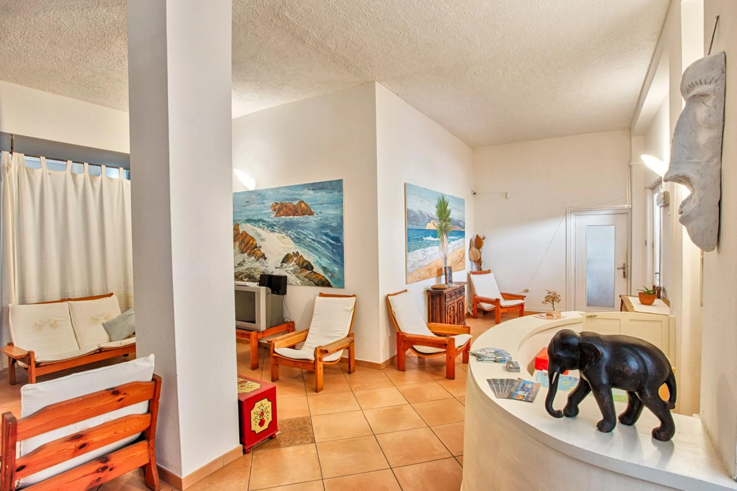 Communal lounge/ TV room in Hotel Al Faro