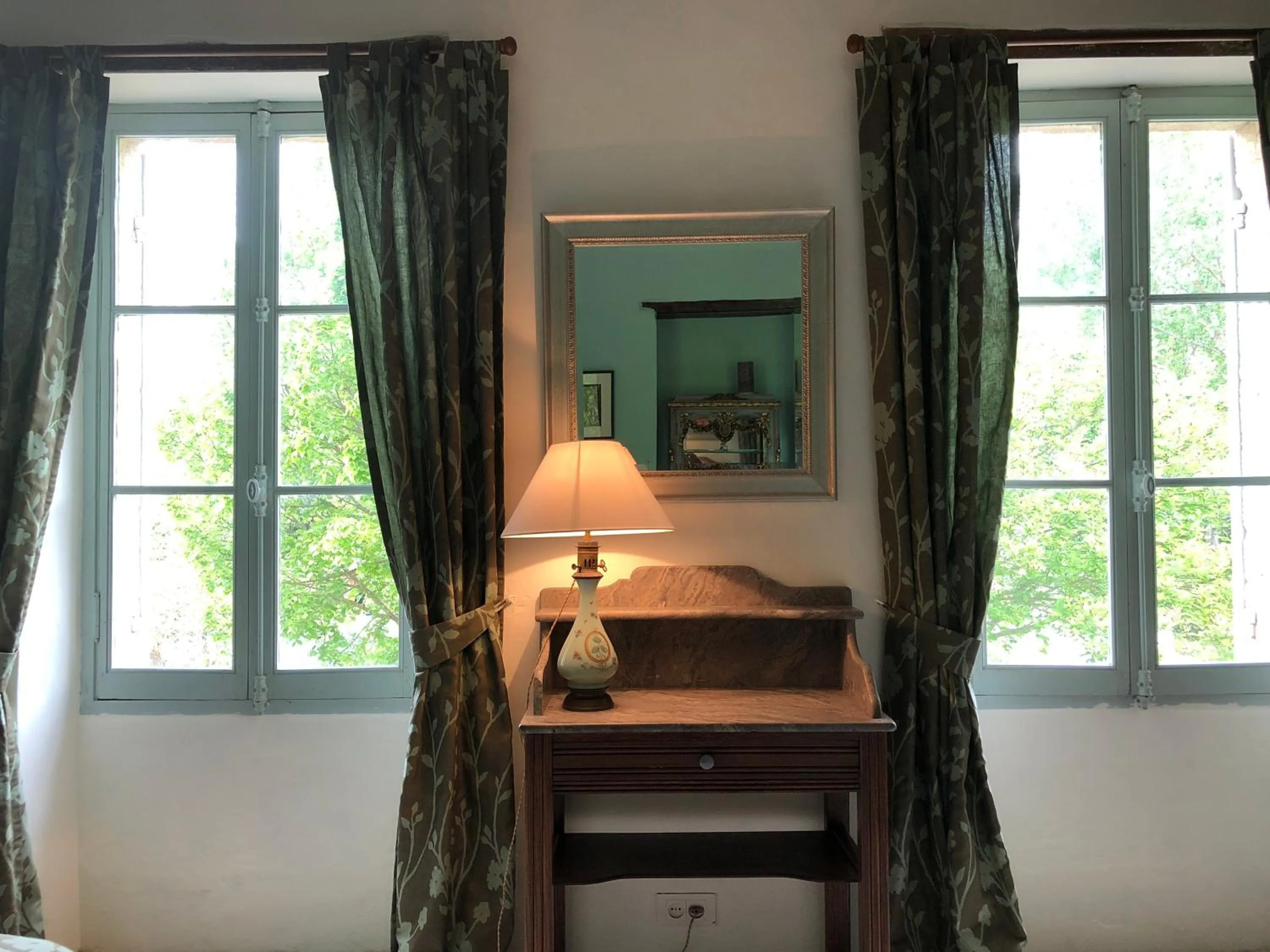 Garden view, Bed in Domaine des Monges