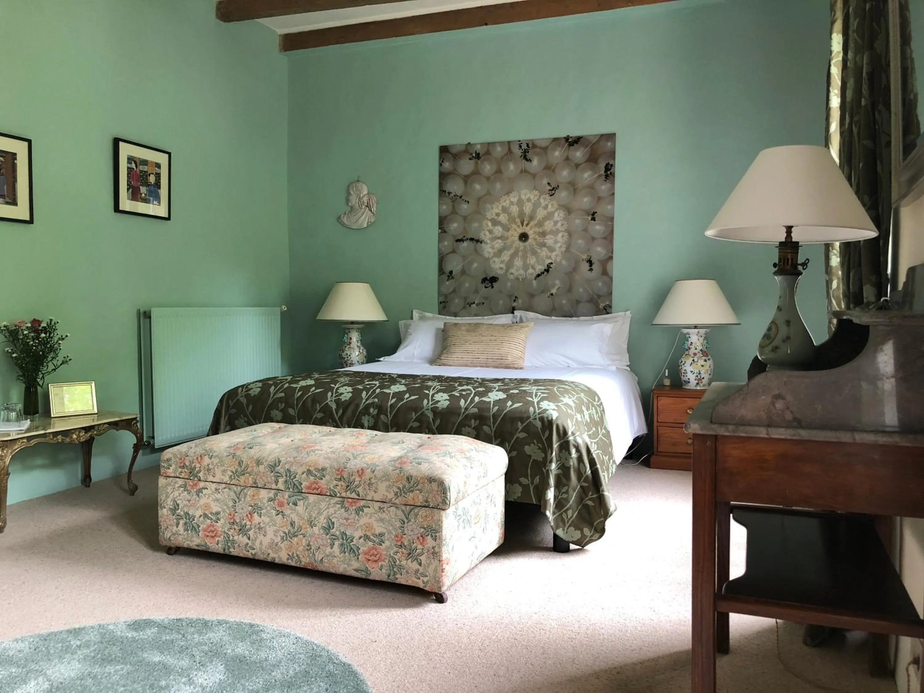 Photo of the whole room, Bed in Domaine des Monges