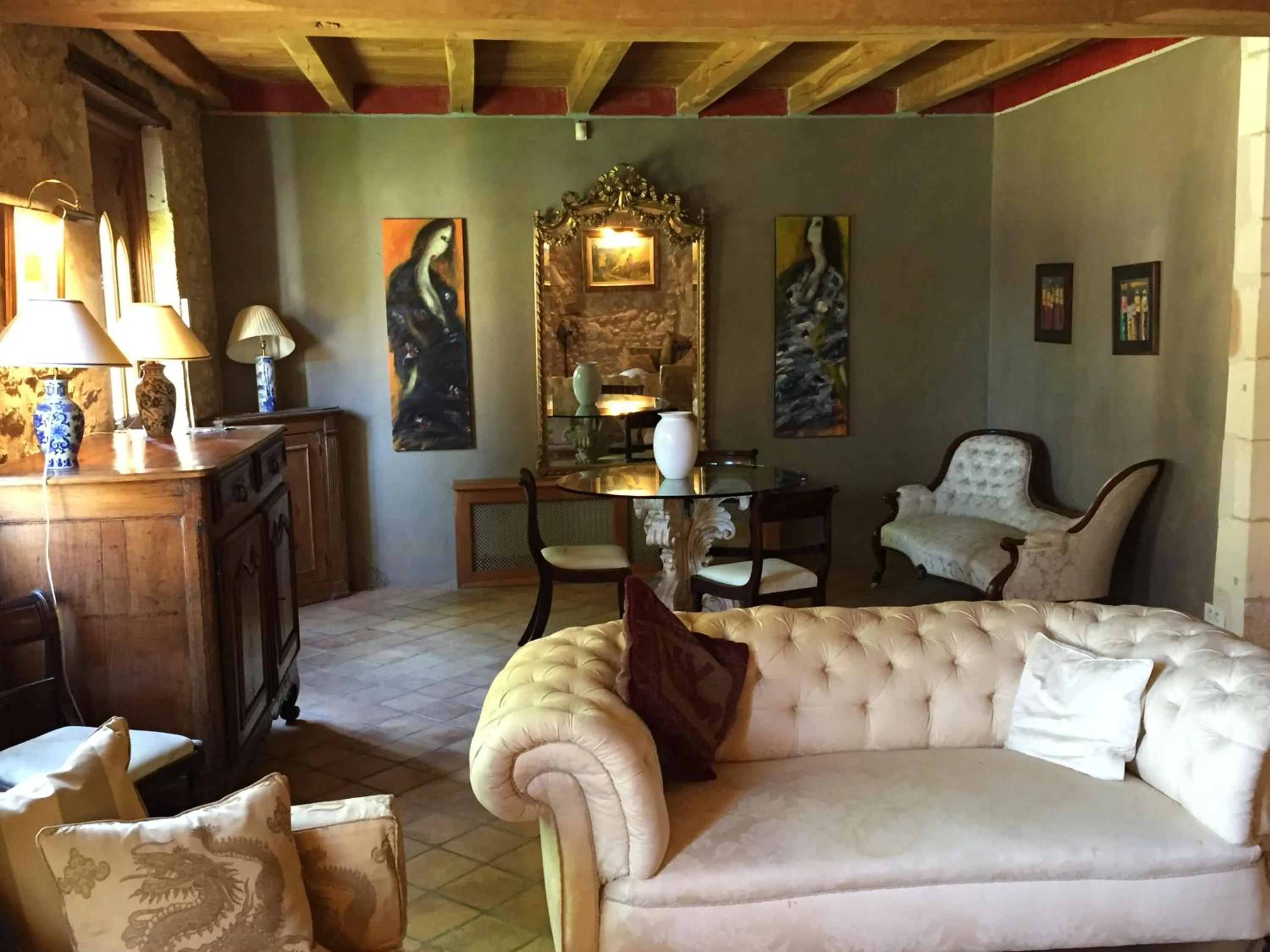 Communal lounge/ TV room in Domaine des Monges