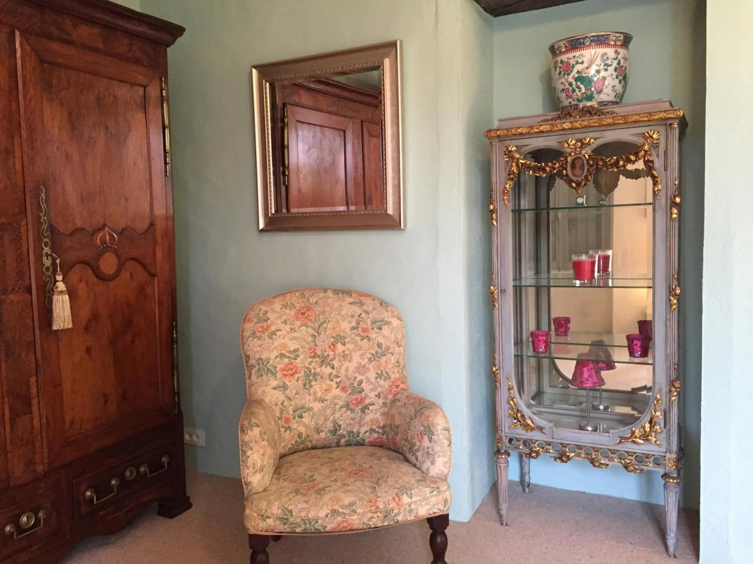 Decorative detail in Domaine des Monges