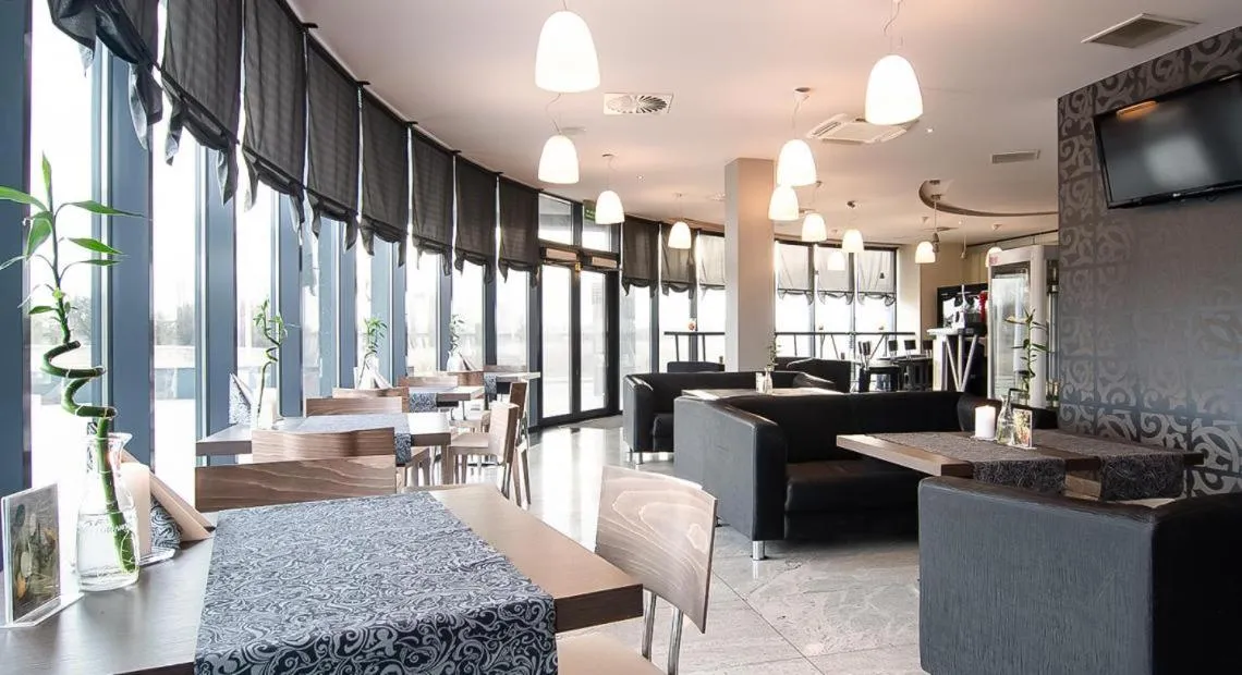 Restaurant/places to eat in Baltic Plaza Hotel Medi Spa