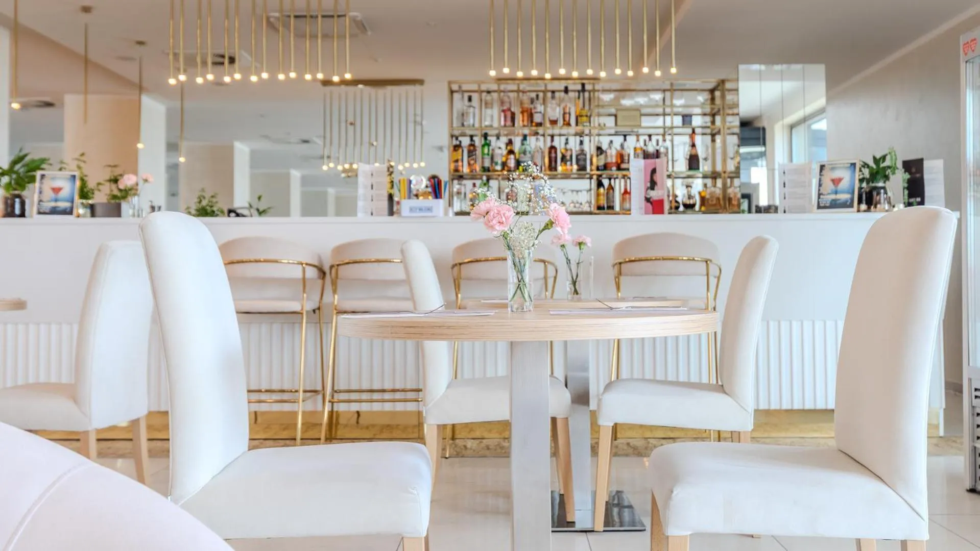 Restaurant/places to eat in Baltic Plaza Hotel Medi Spa