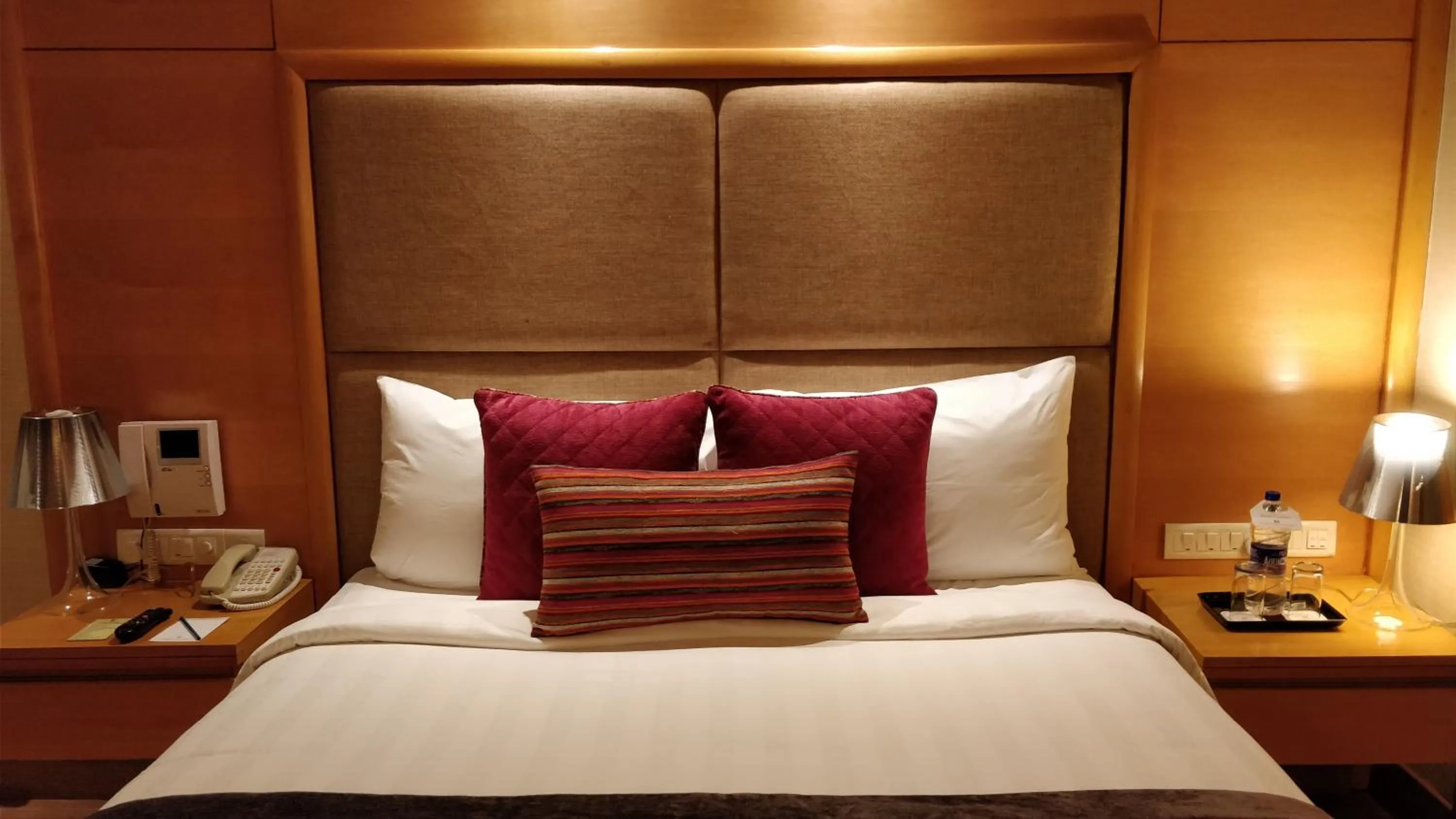 Bedroom, Bed in Jaypee Vasant Continental