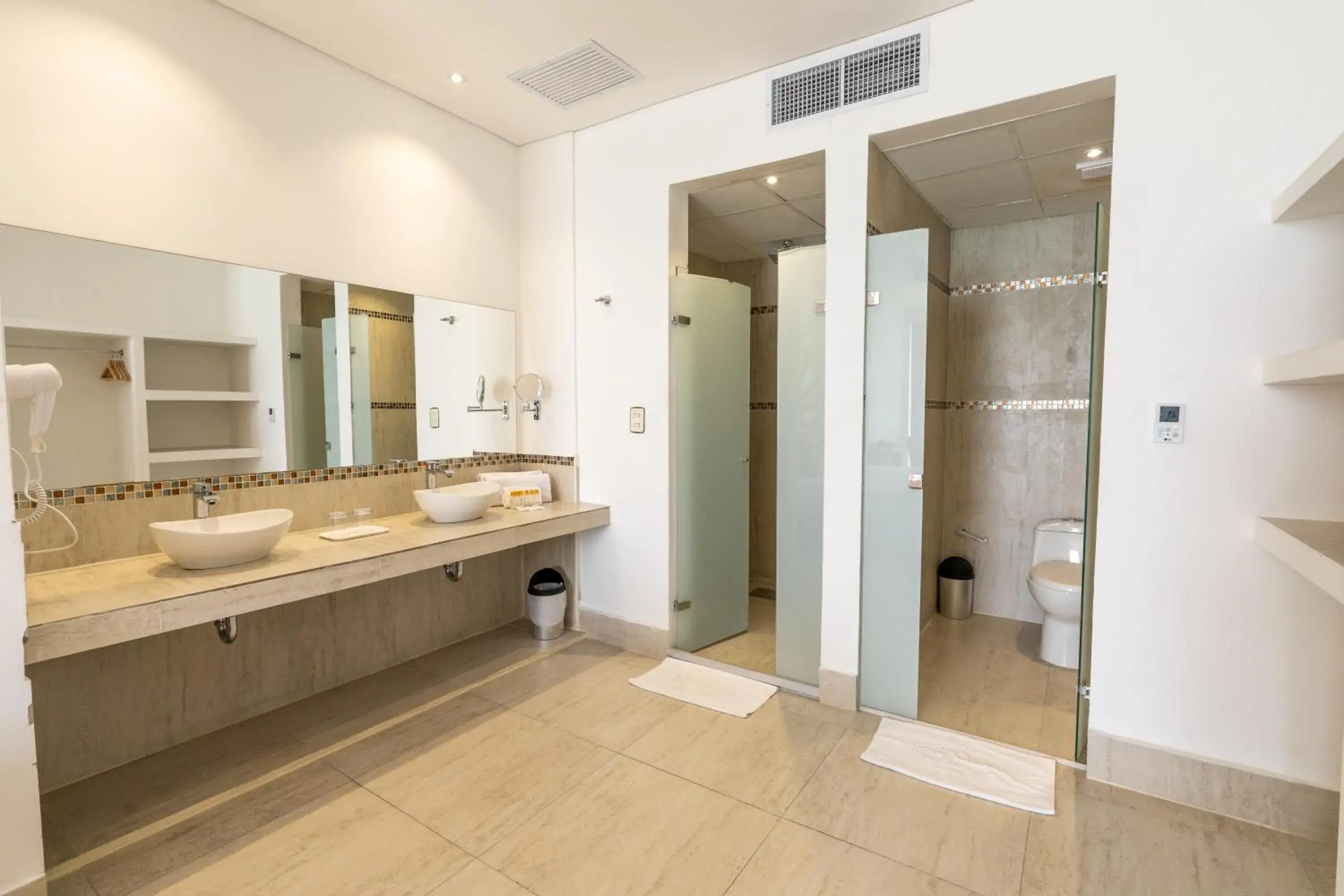 Bathroom in Hotel Cartagena Dubai Bathroom in Hotel Cartagena Dubai