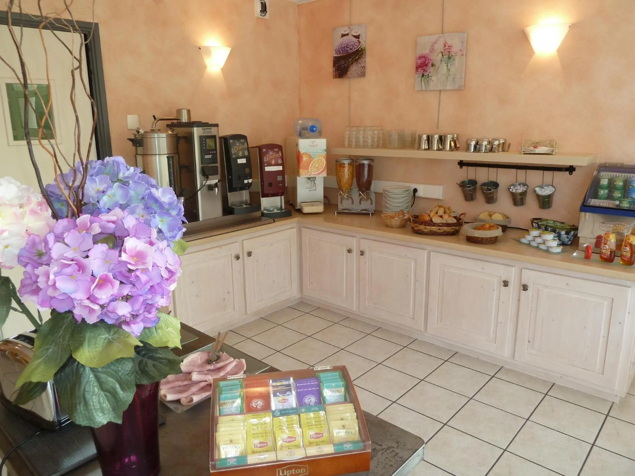 Kitchen or kitchenette in Hôtel La Colombiere Cantal