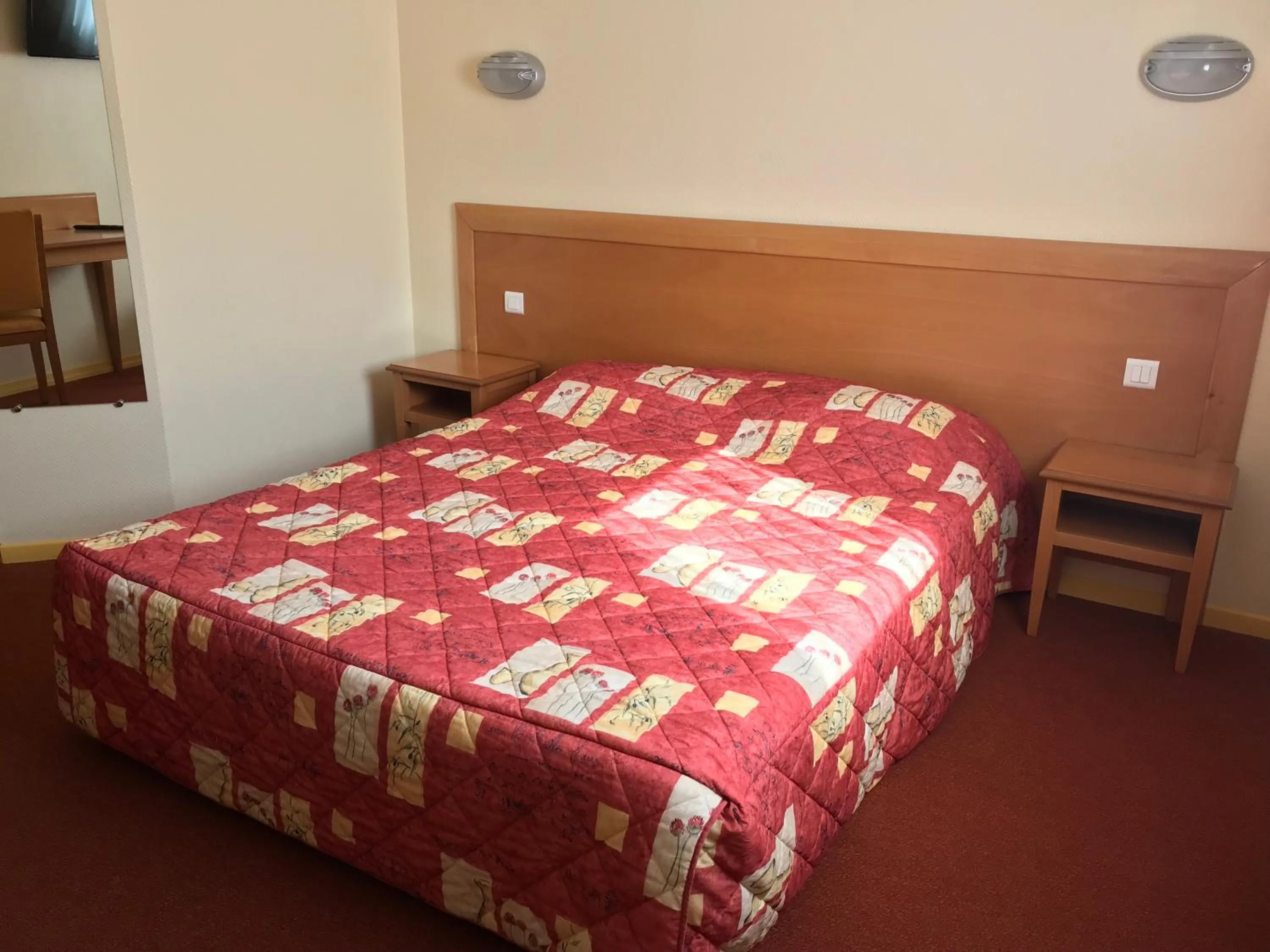 Bed in Hôtel La Colombiere Cantal