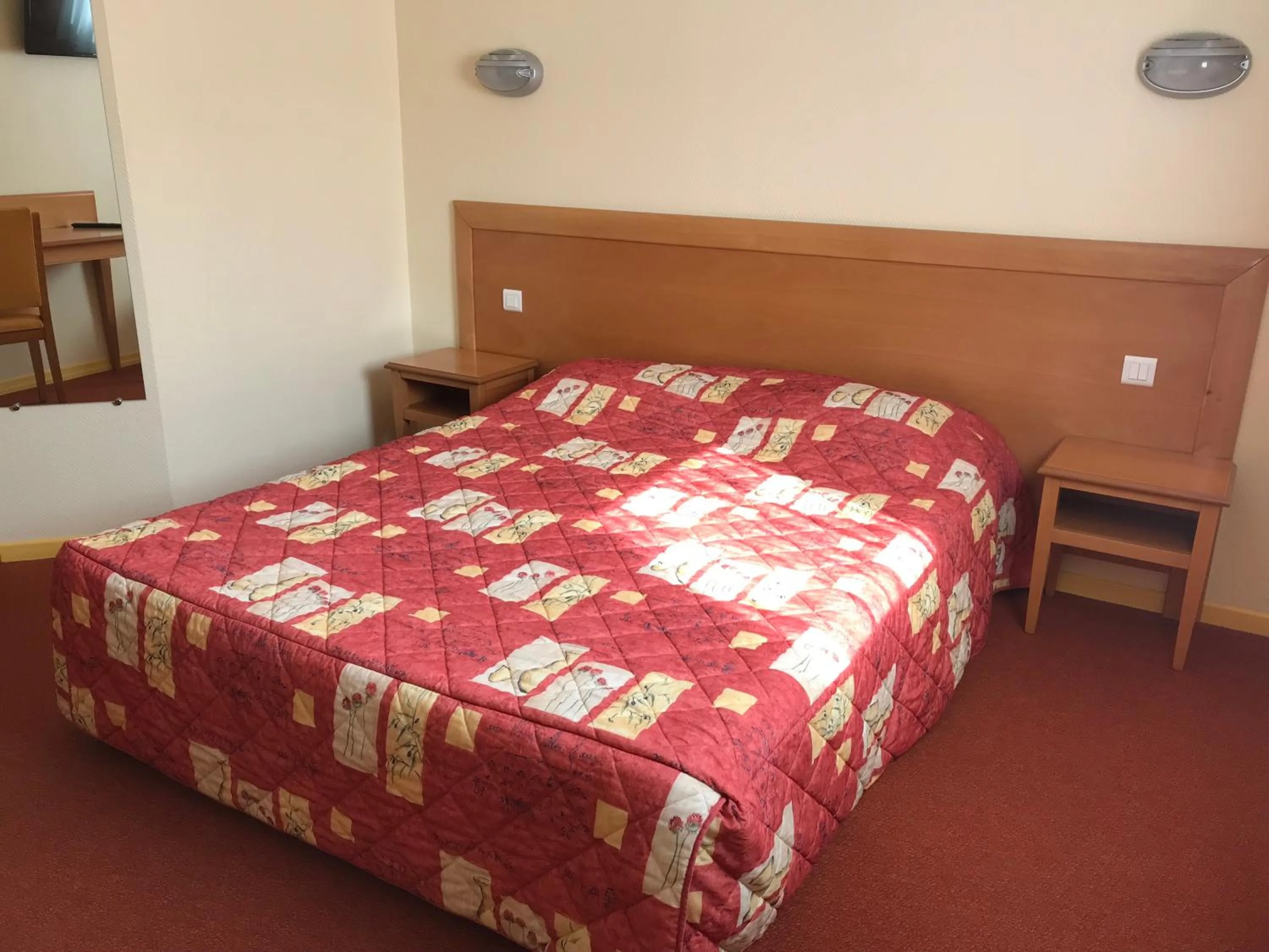 Bed in Hôtel La Colombiere Cantal