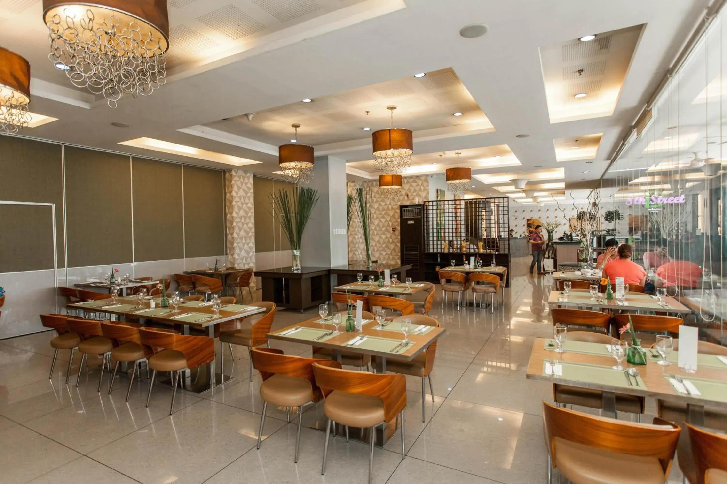 Restaurant/places to eat in Diamond Suites and Residences Restaurant/places to eat in Diamond Suites and Residences