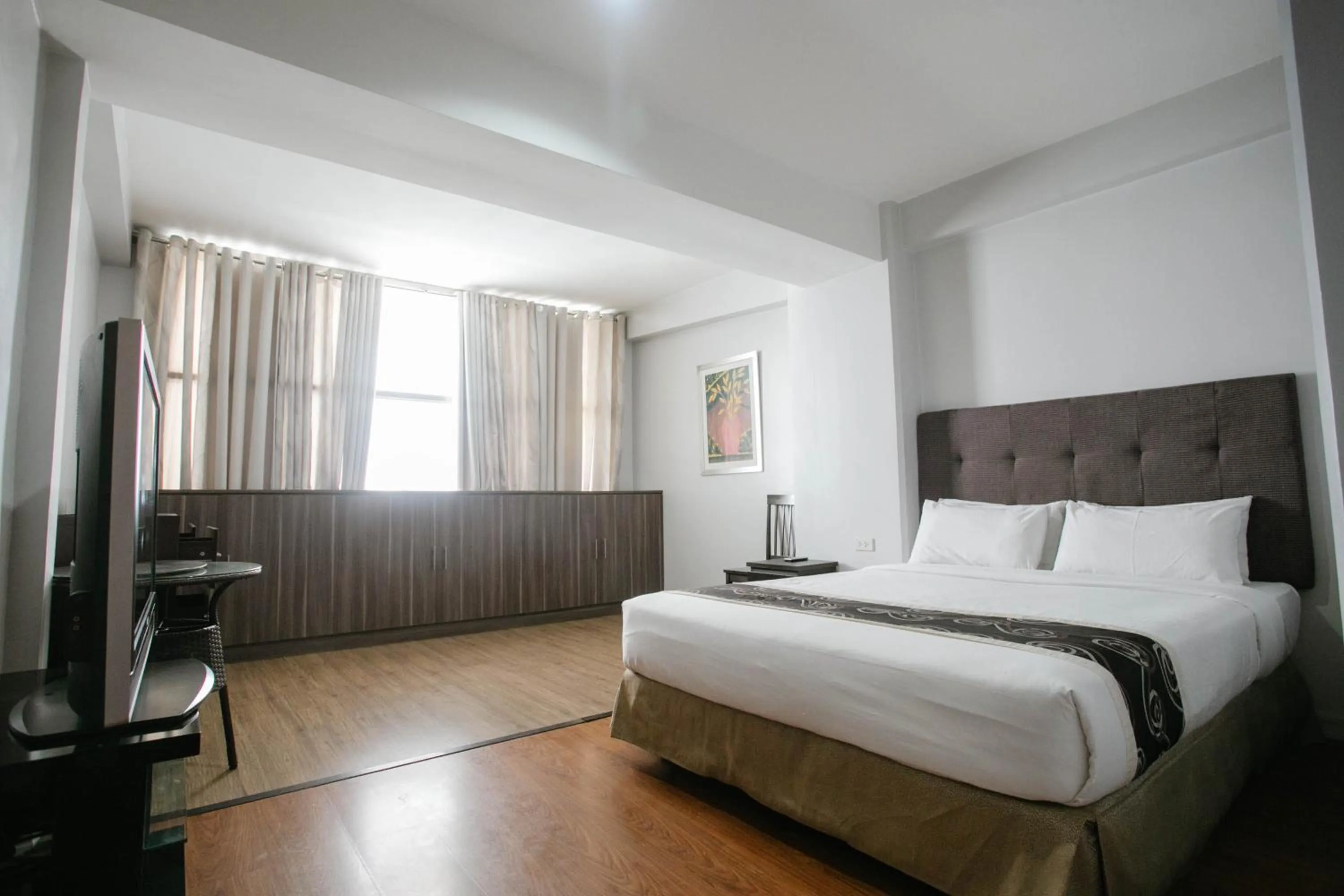 Photo of the whole room, Bed in Diamond Suites and Residences