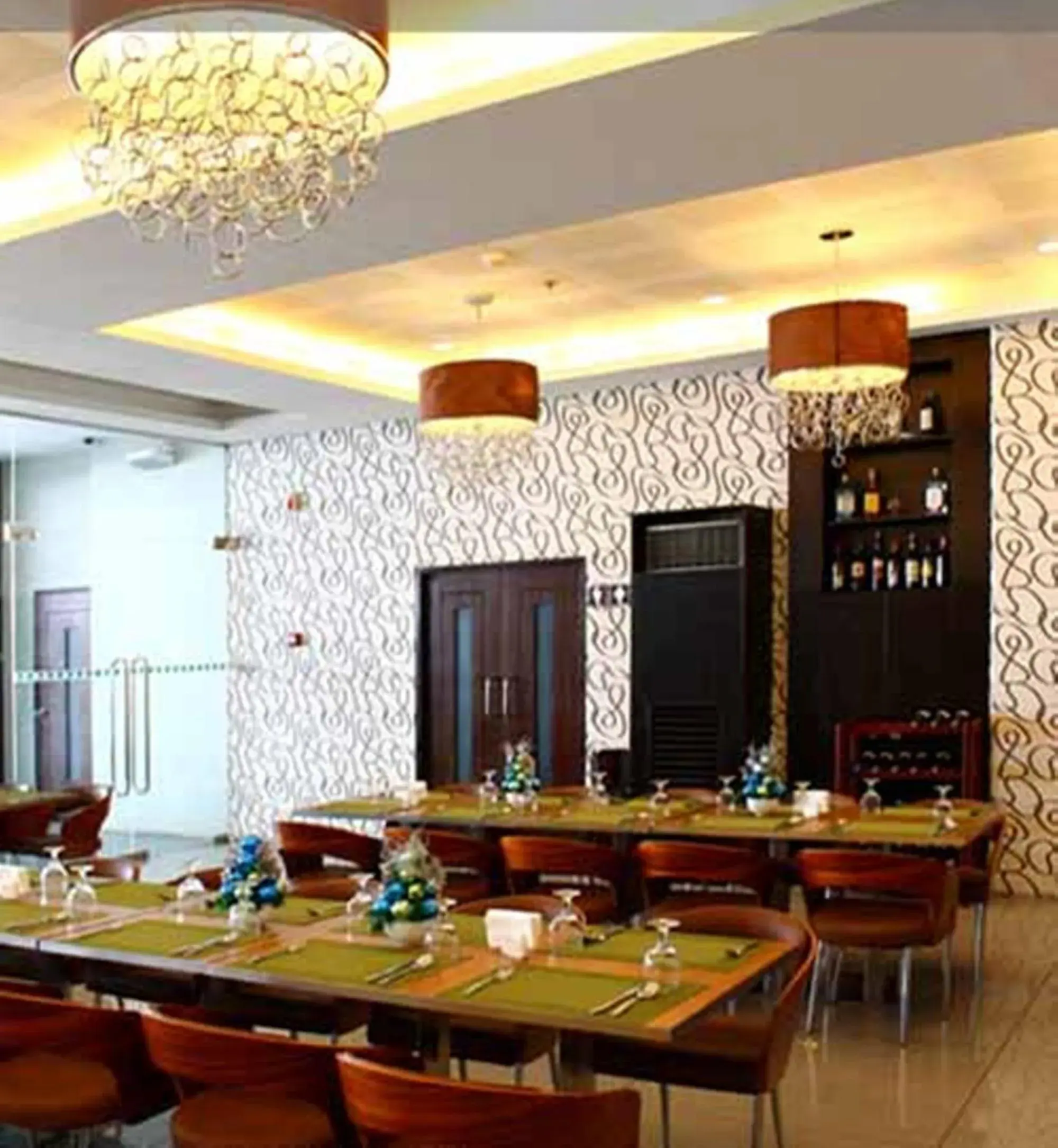 Restaurant/places to eat in Diamond Suites and Residences Restaurant/places to eat in Diamond Suites and Residences