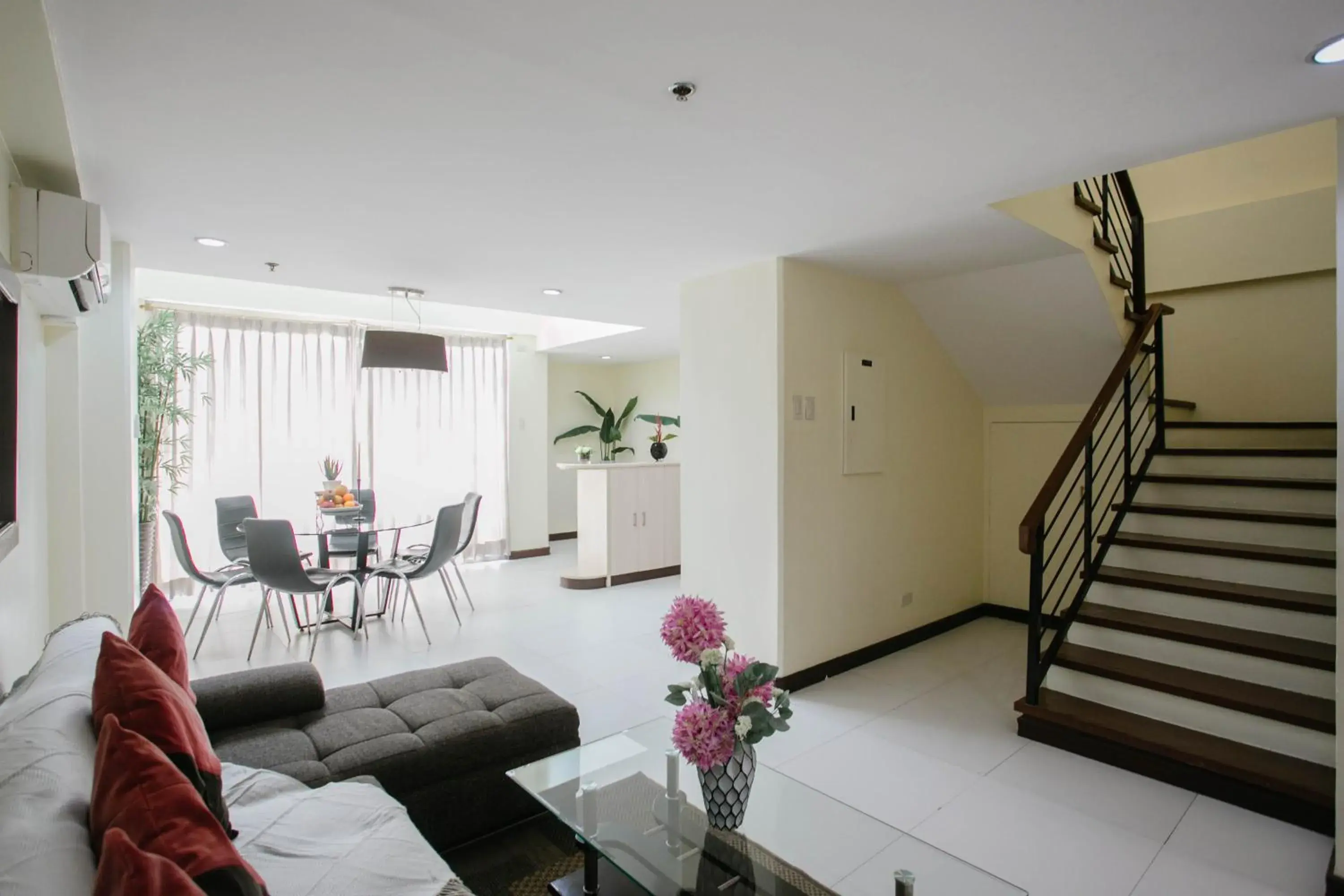 Living room in Diamond Suites and Residences Living room in Diamond Suites and Residences