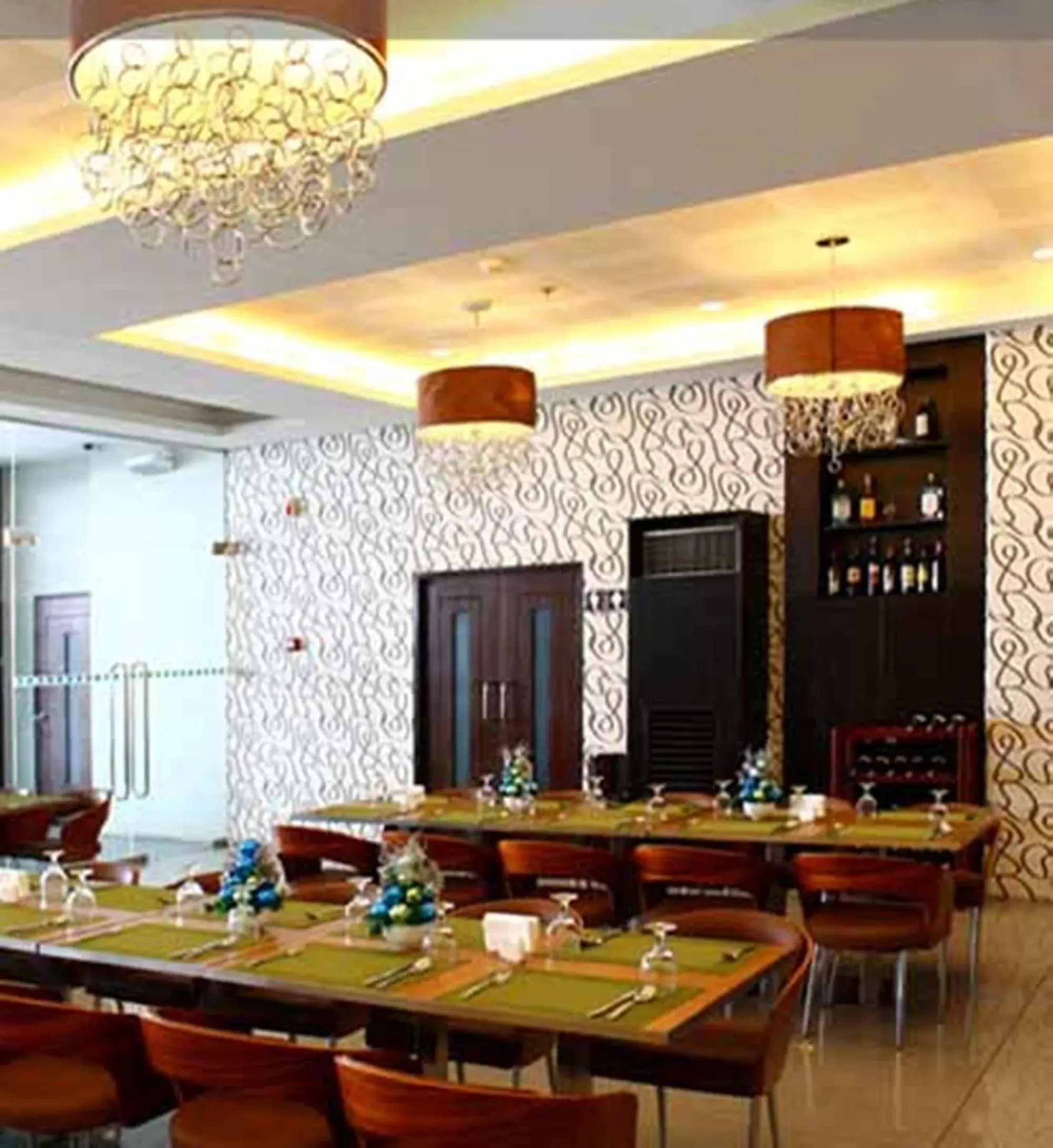 Restaurant/places to eat in Diamond Suites and Residences Restaurant/places to eat in Diamond Suites and Residences