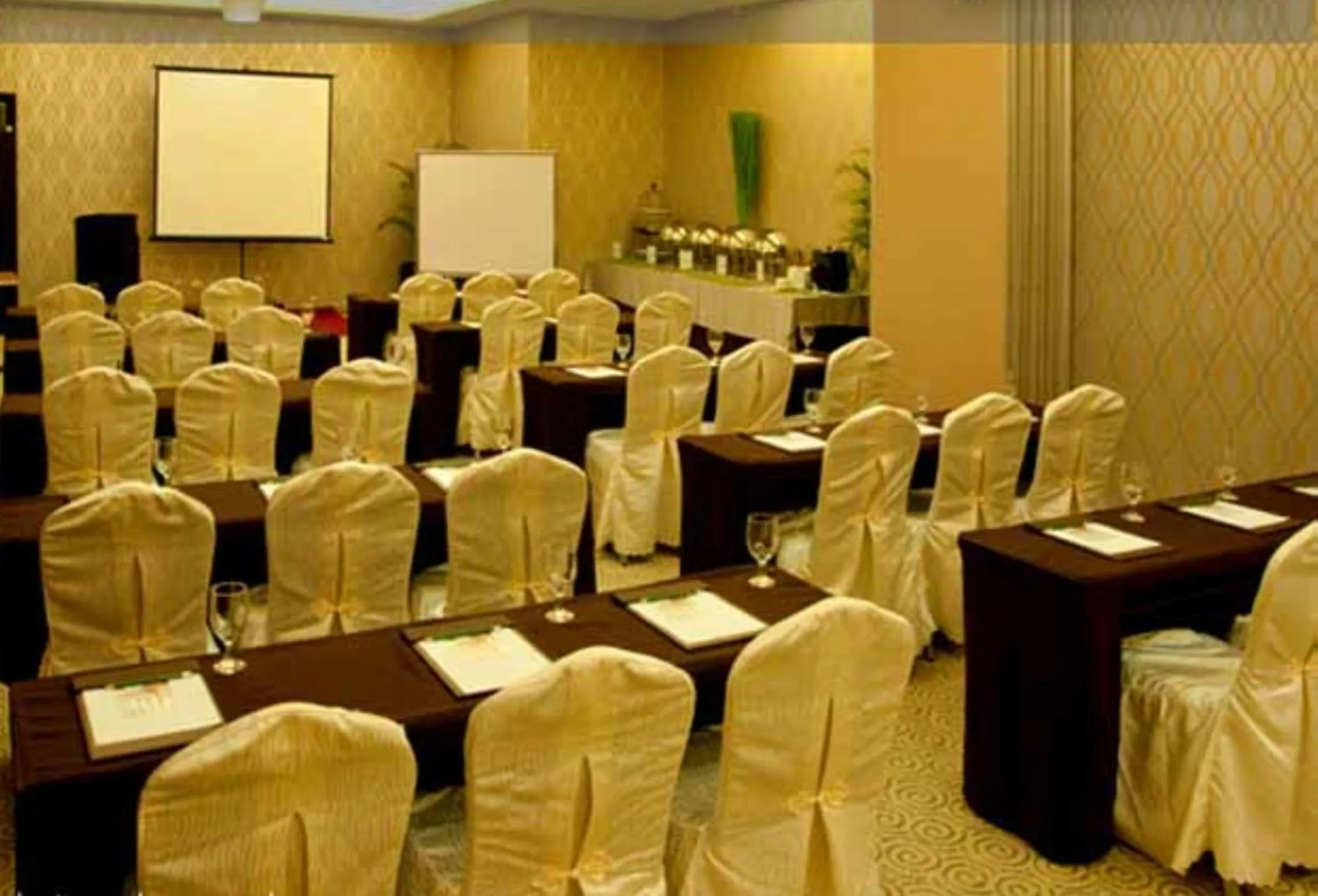 Meeting/conference room in Diamond Suites and Residences