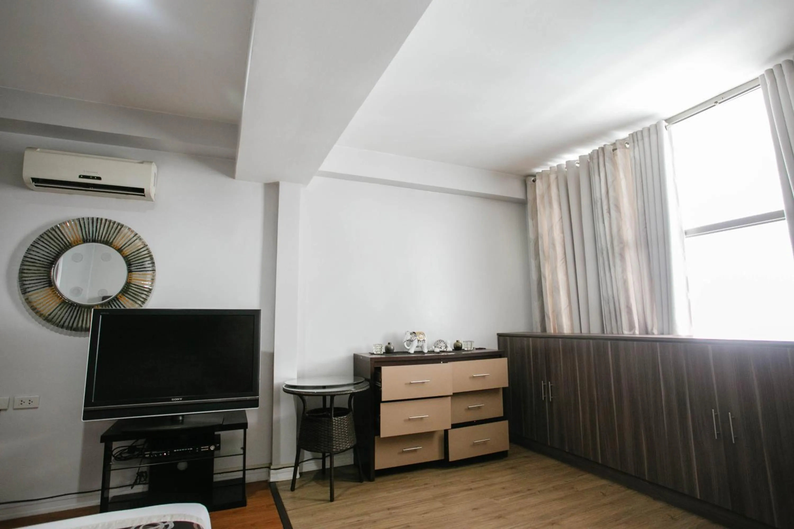 Diamond Suites and Residences