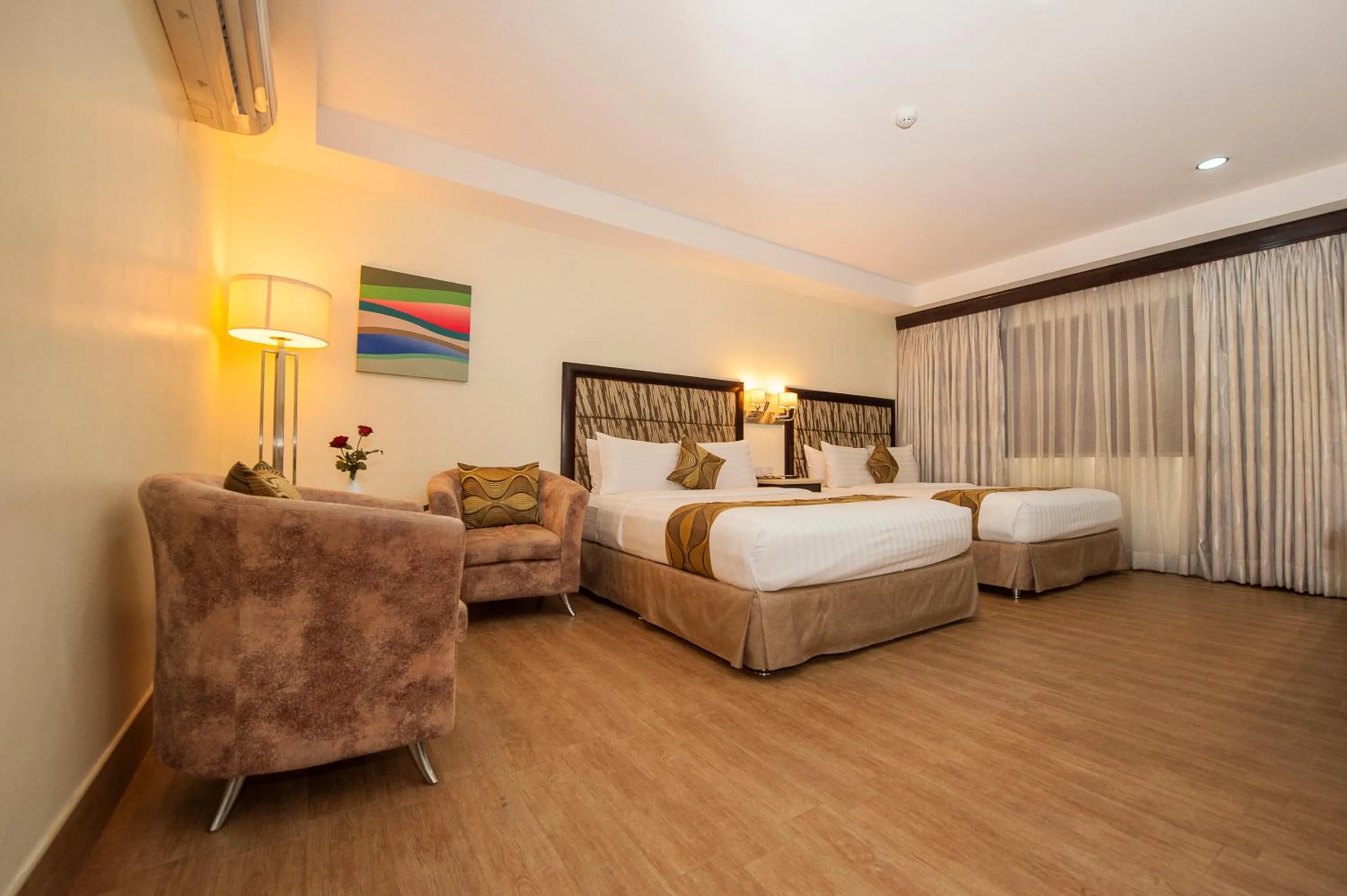 Photo of the whole room, Bed in Diamond Suites and Residences