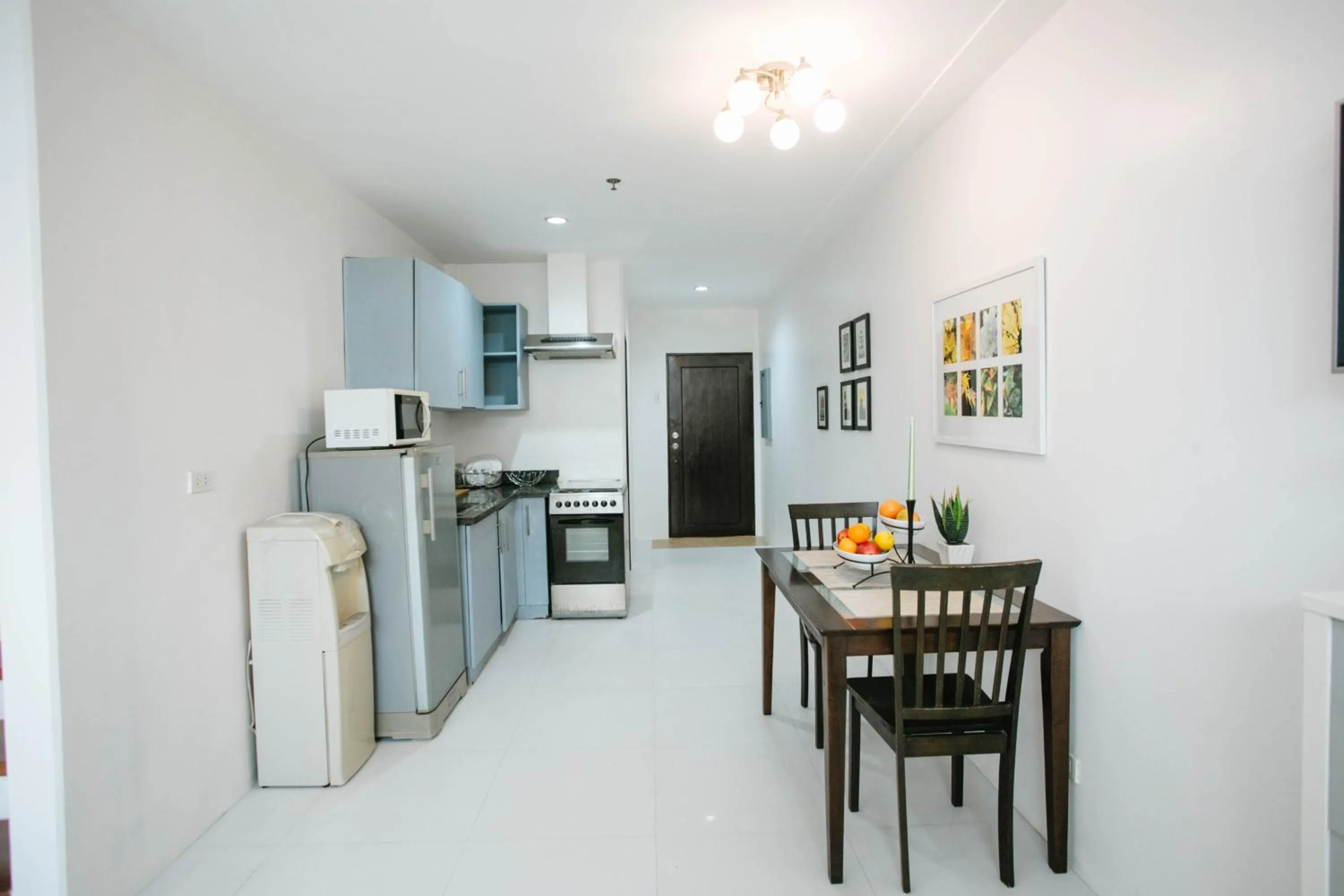 Kitchen or kitchenette in Diamond Suites and Residences